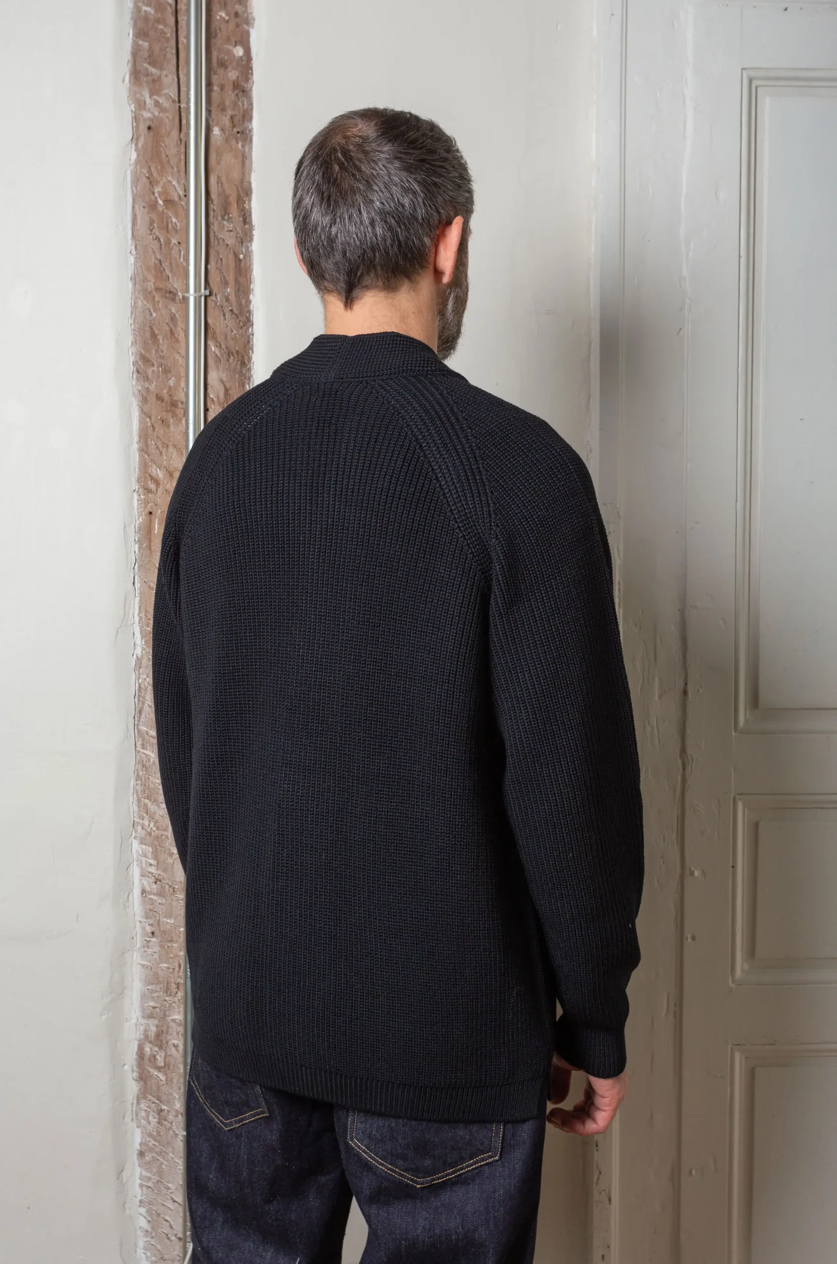 1BUTTON CARDIGAN – A YOUNG HIKER
