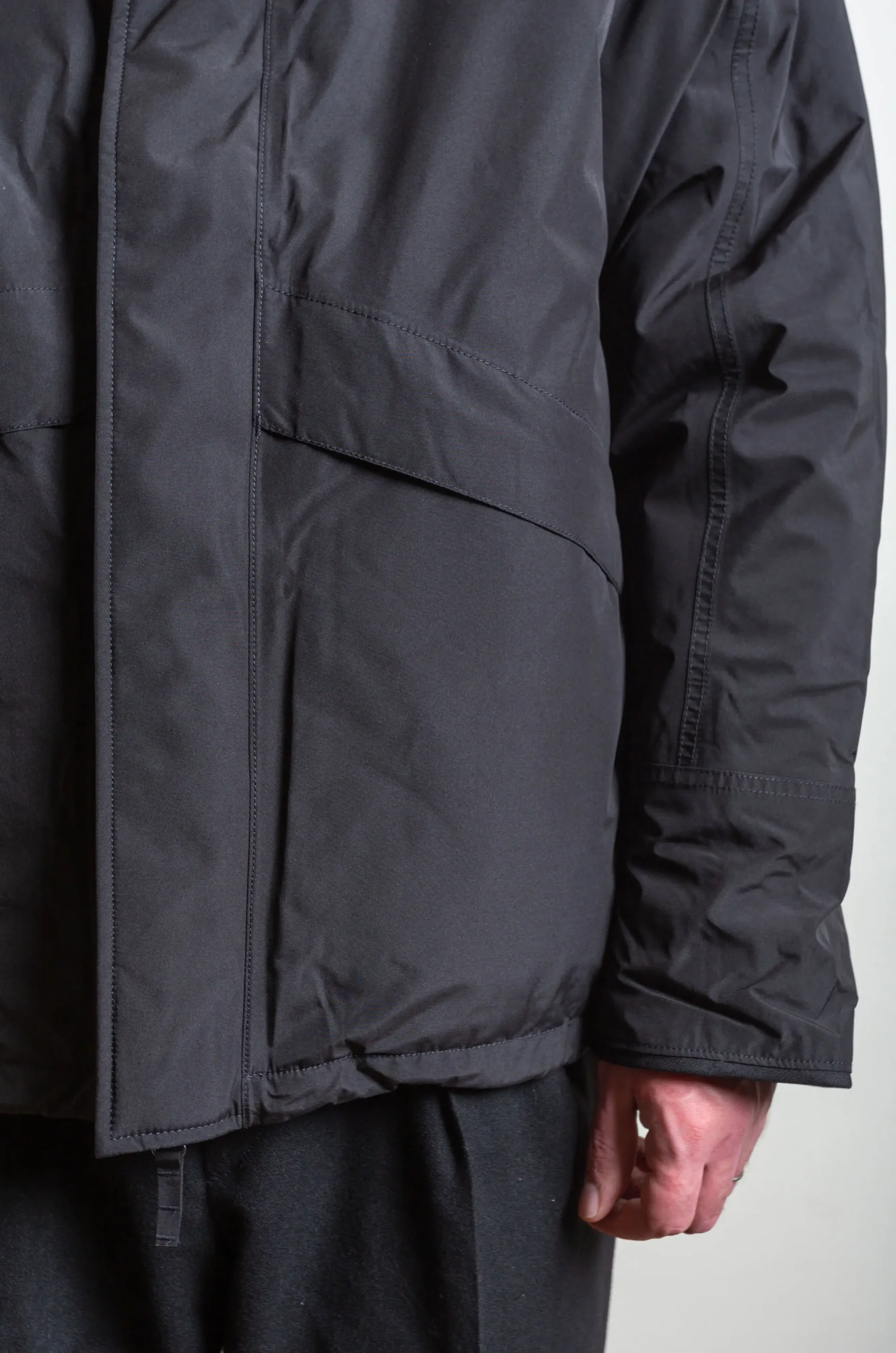 Nanamica - Gore-Tex Short Down Jacket SUAF354E - Black