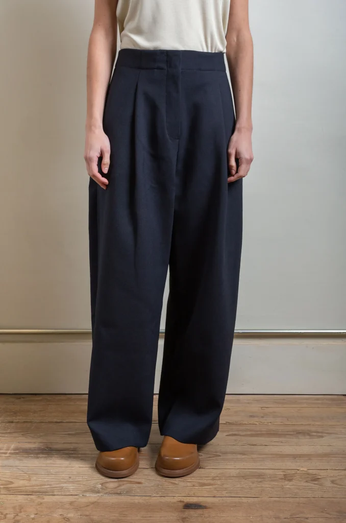 【値下げ/定価約6万】STUDIO NICHOLSON /XL/ブラック Studio Nicholson - Ansell Deep Pleat Volume Pant Darkest Navy