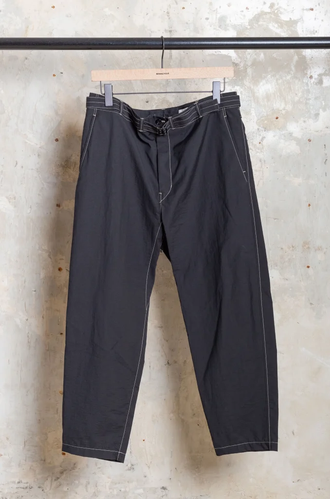 【関税込み】LEMAIRE ブラック Pleated Carrot トラウザーズ PA1085LF1234_BK999_1_grande.