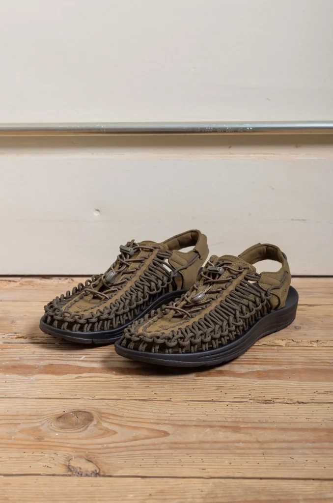 靴 KEEN UNEEK DARK OLIVE/NEUTRAL GRAY 26cm KEEN UNEEK DARK OLIVE MAN | Shop at PUKAS SURF SHOP