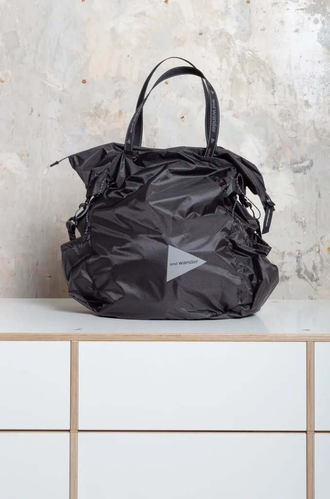 And Wander - Sil Tote Bag Charcoal - Rendez-vous Store And Wander - Sil Tote Bag Charcoal - Rendez-vous Store