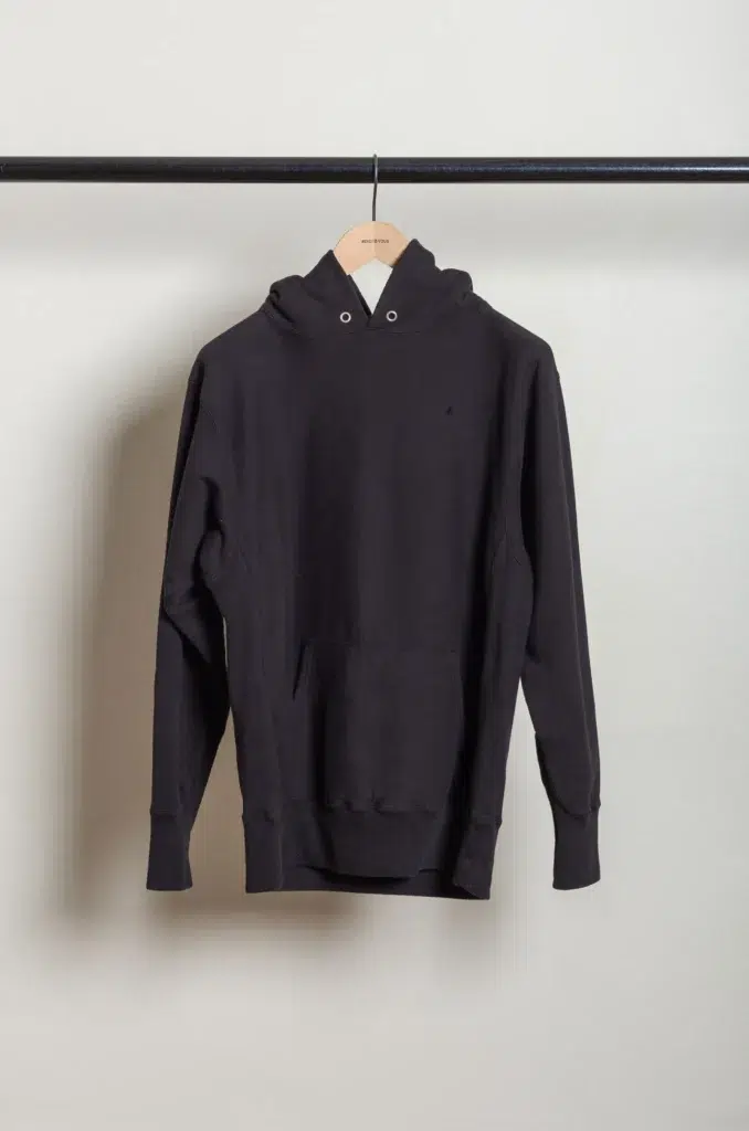 ATON MEN GARMENT DYED URAKE HOODIE BLACK