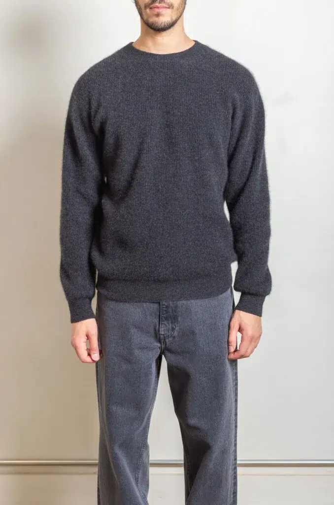 Batoner - CASHMERE FOX CREW NECK - CHARCOAL
