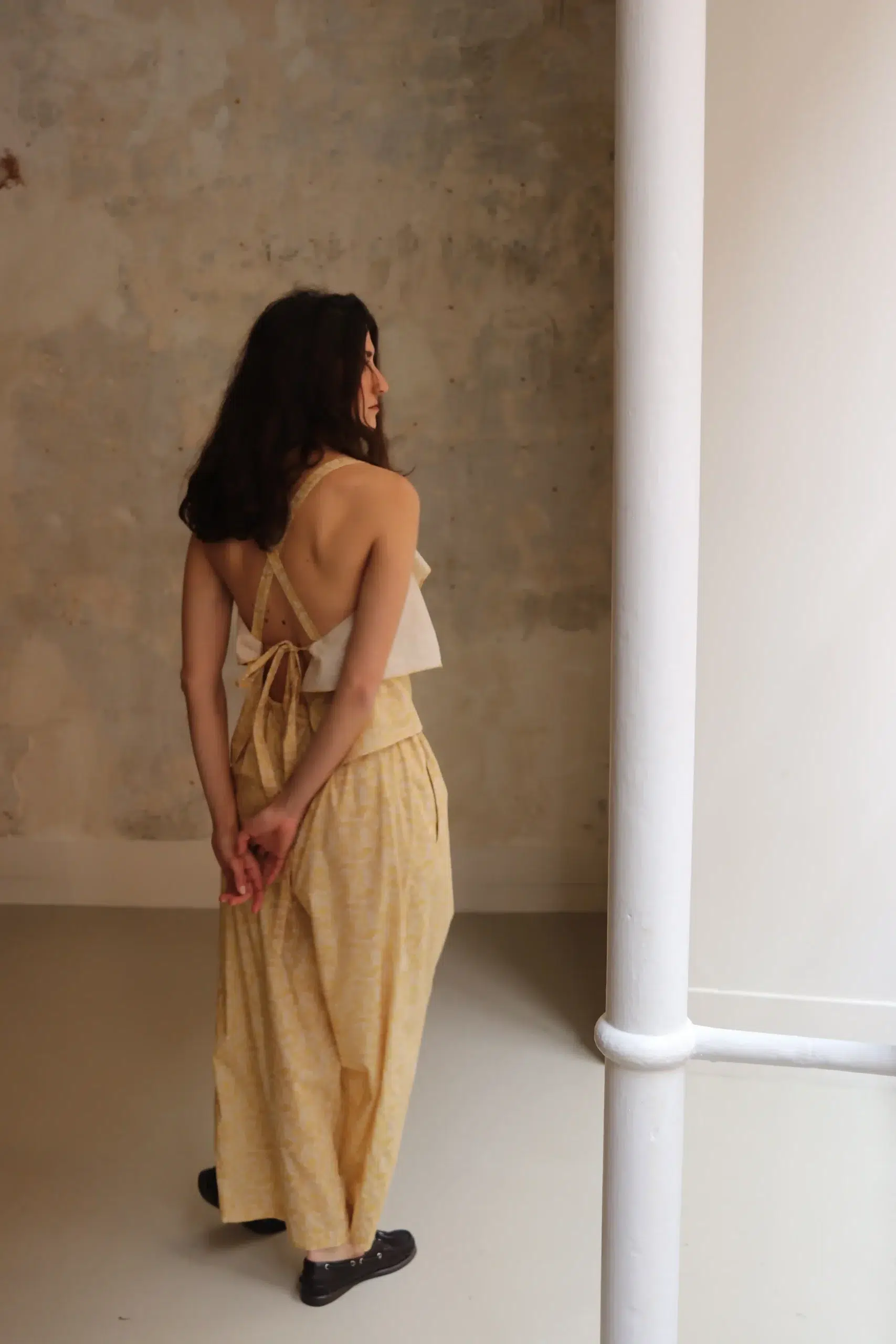 Whiteread - ENA SHORT CROSS BACK APRON TOP WR083-BF - BUTTER FLORA