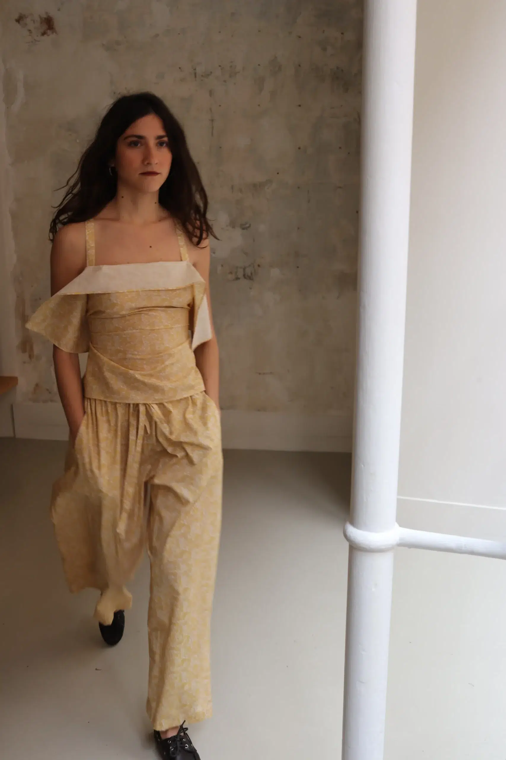 Whiteread - ENA SHORT CROSS BACK APRON TOP WR083-BF - BUTTER FLORA