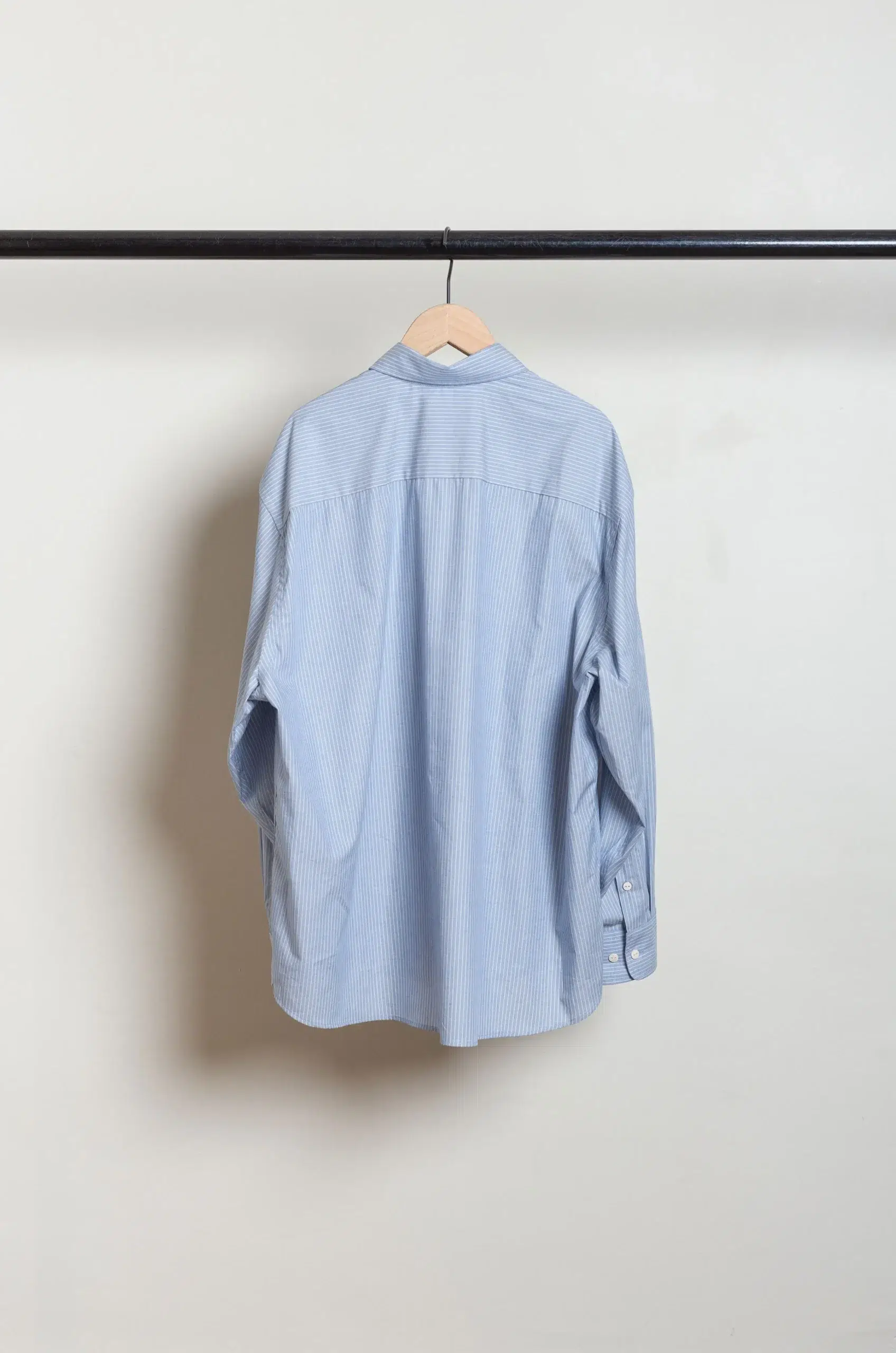 BASERANGE - CLAUDE SHIRT - BLUE STRIPE