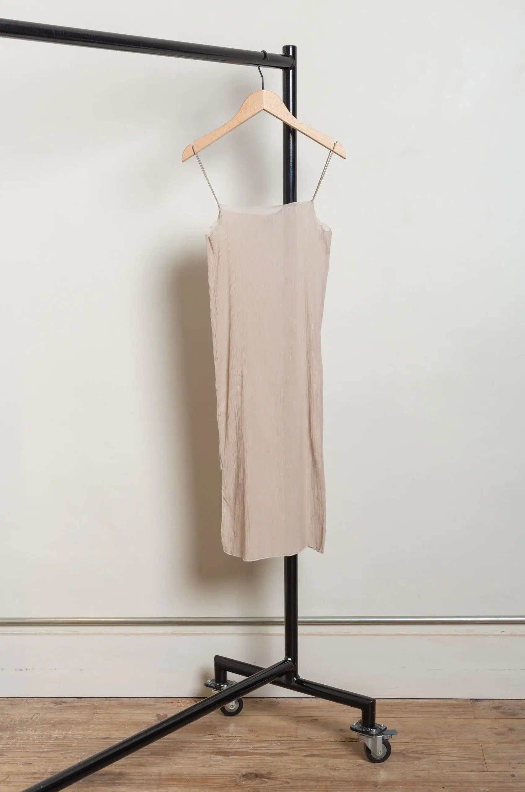 BASERANGE - STI SLIP DRESS - SYLVA BEIGE