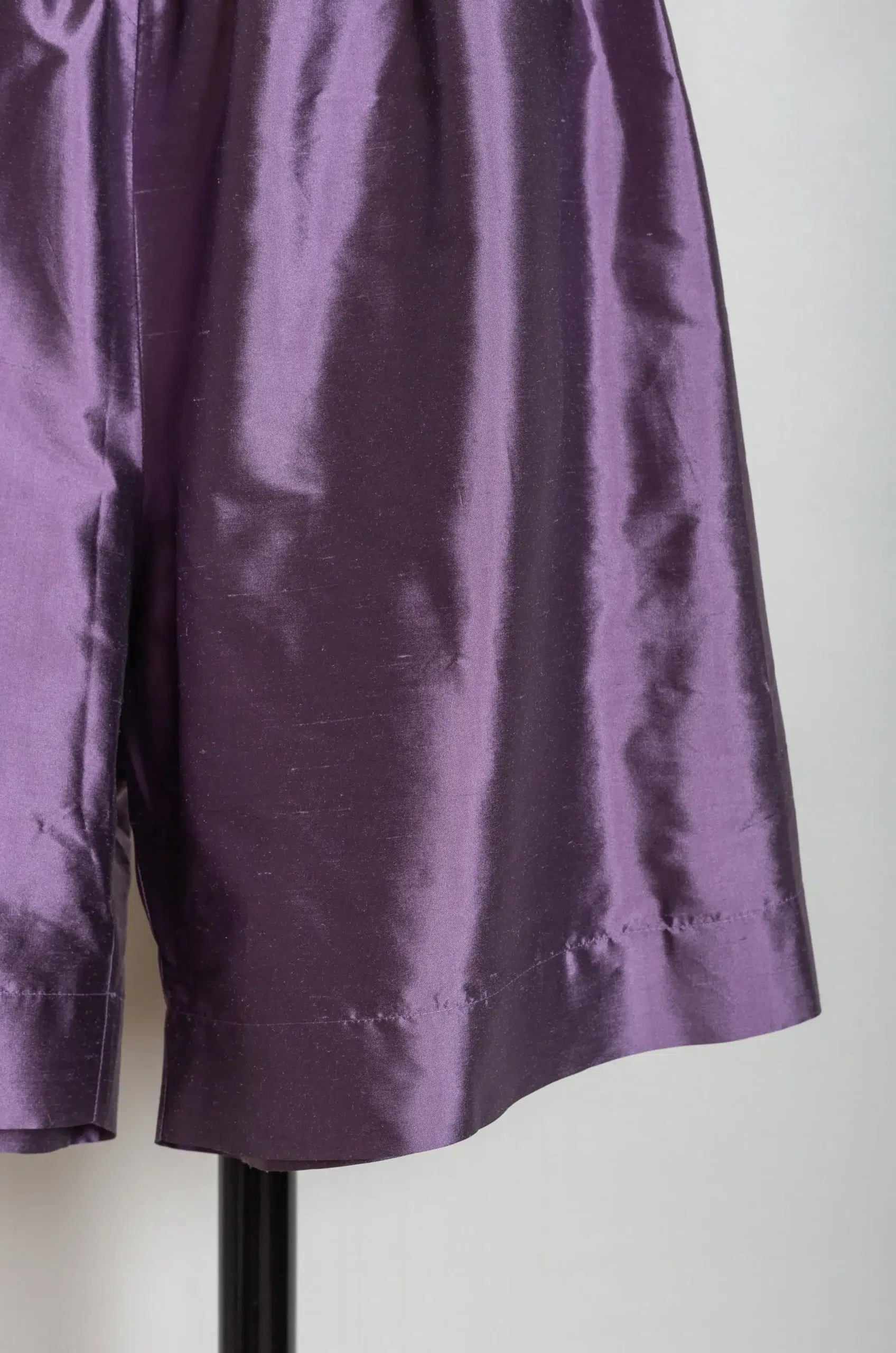 CAWLEY - SILK DUPION HILDA SHORT - PRUNE