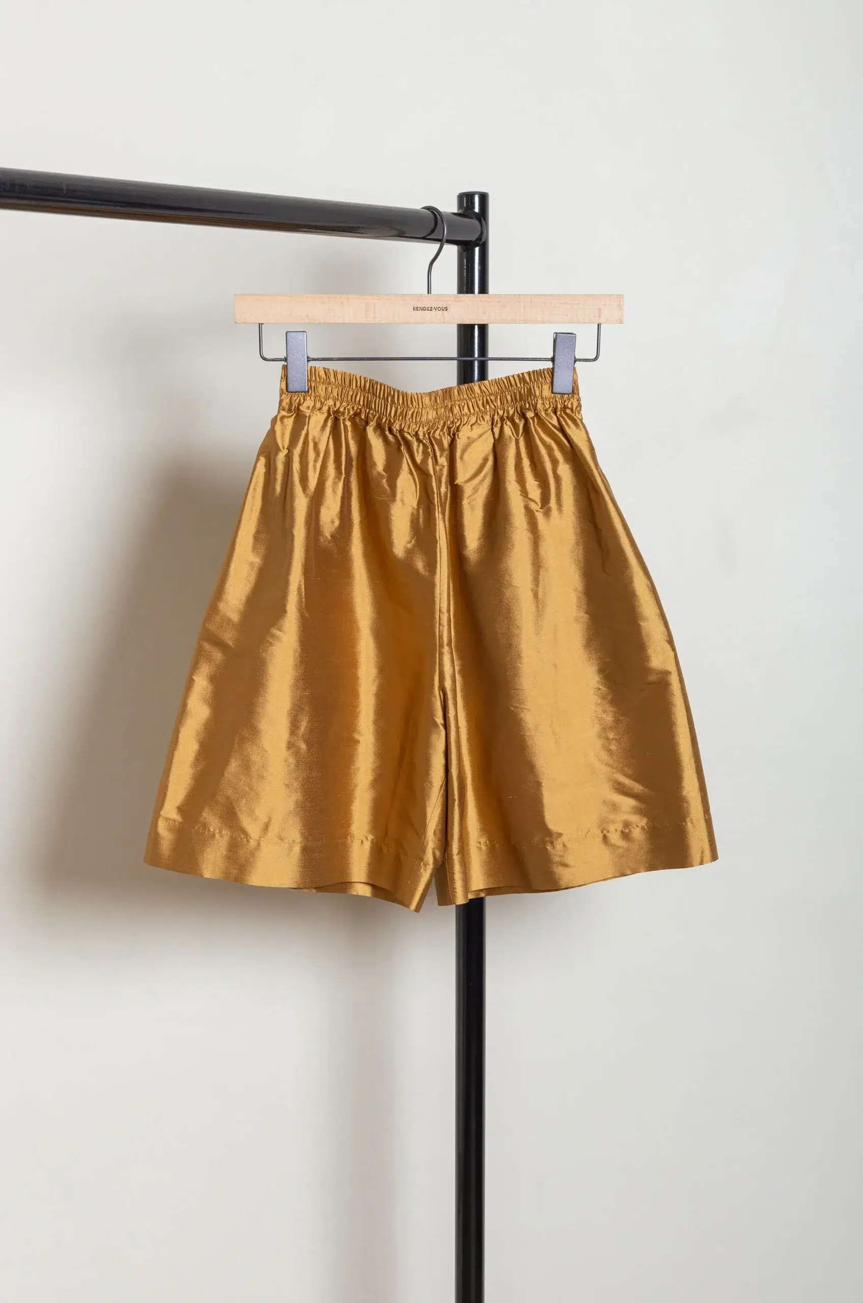 CAWLEY - SILK DUPION HILDA SHORT - OCHRE