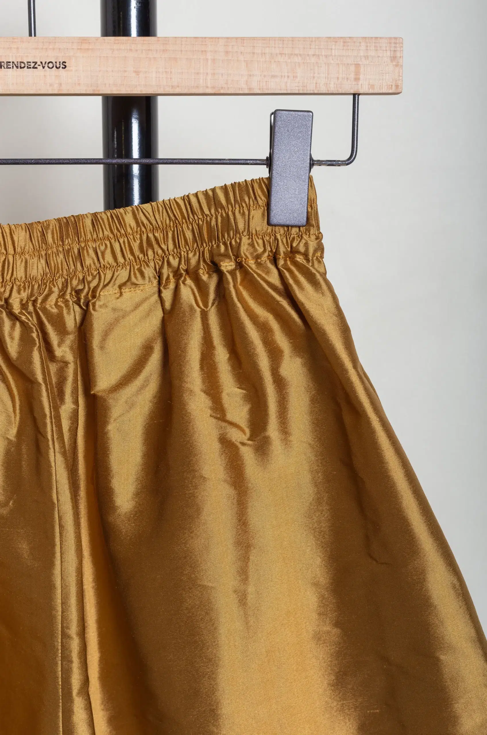 CAWLEY - SILK DUPION HILDA SHORT - OCHRE