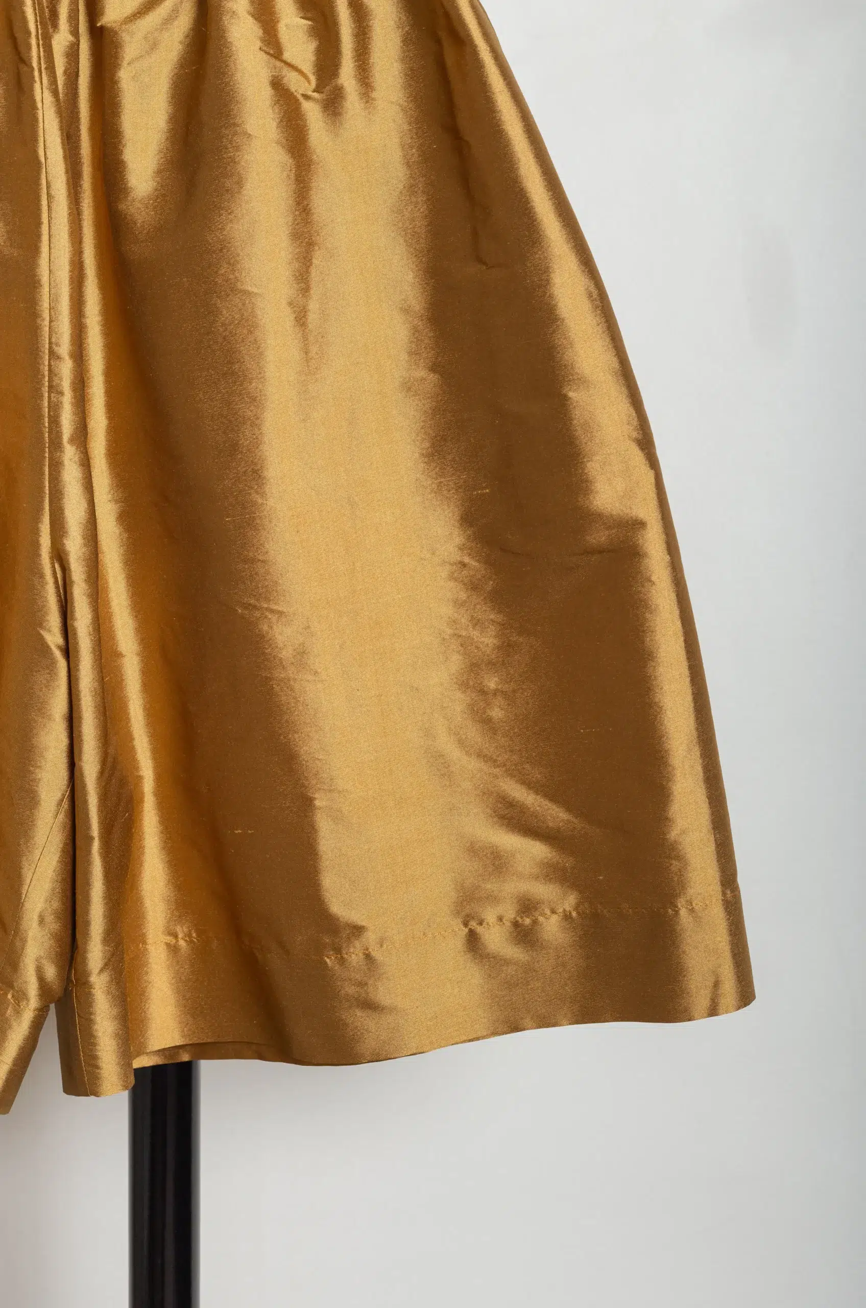 CAWLEY - SILK DUPION HILDA SHORT - OCHRE