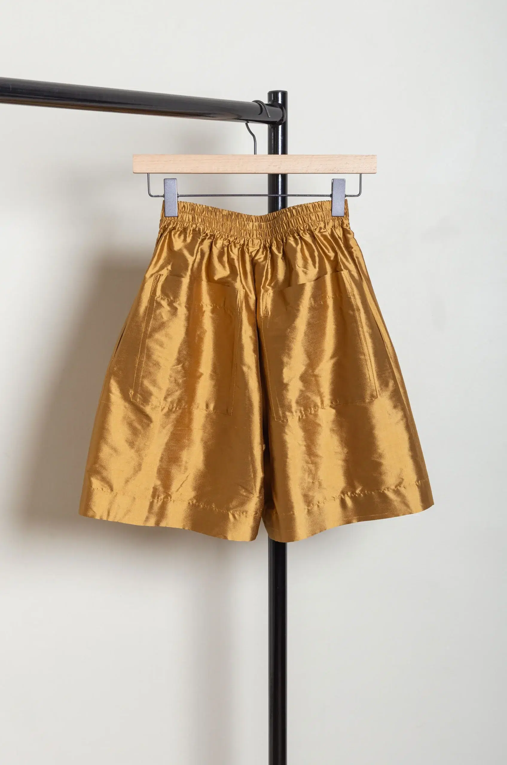 CAWLEY - SILK DUPION HILDA SHORT - OCHRE