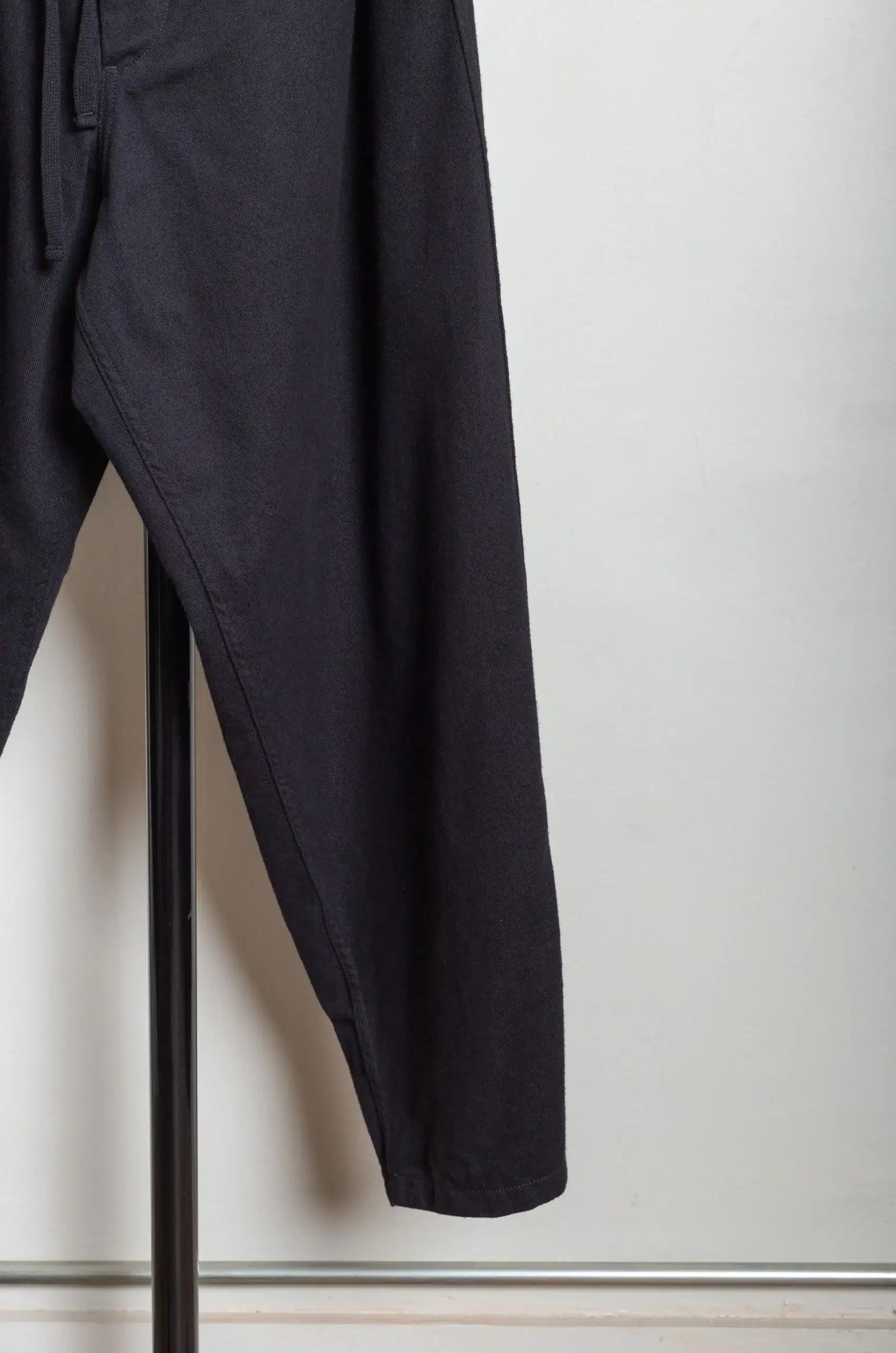 Comoli - Black Drill Tapered Pants D01-03004 - BLACK