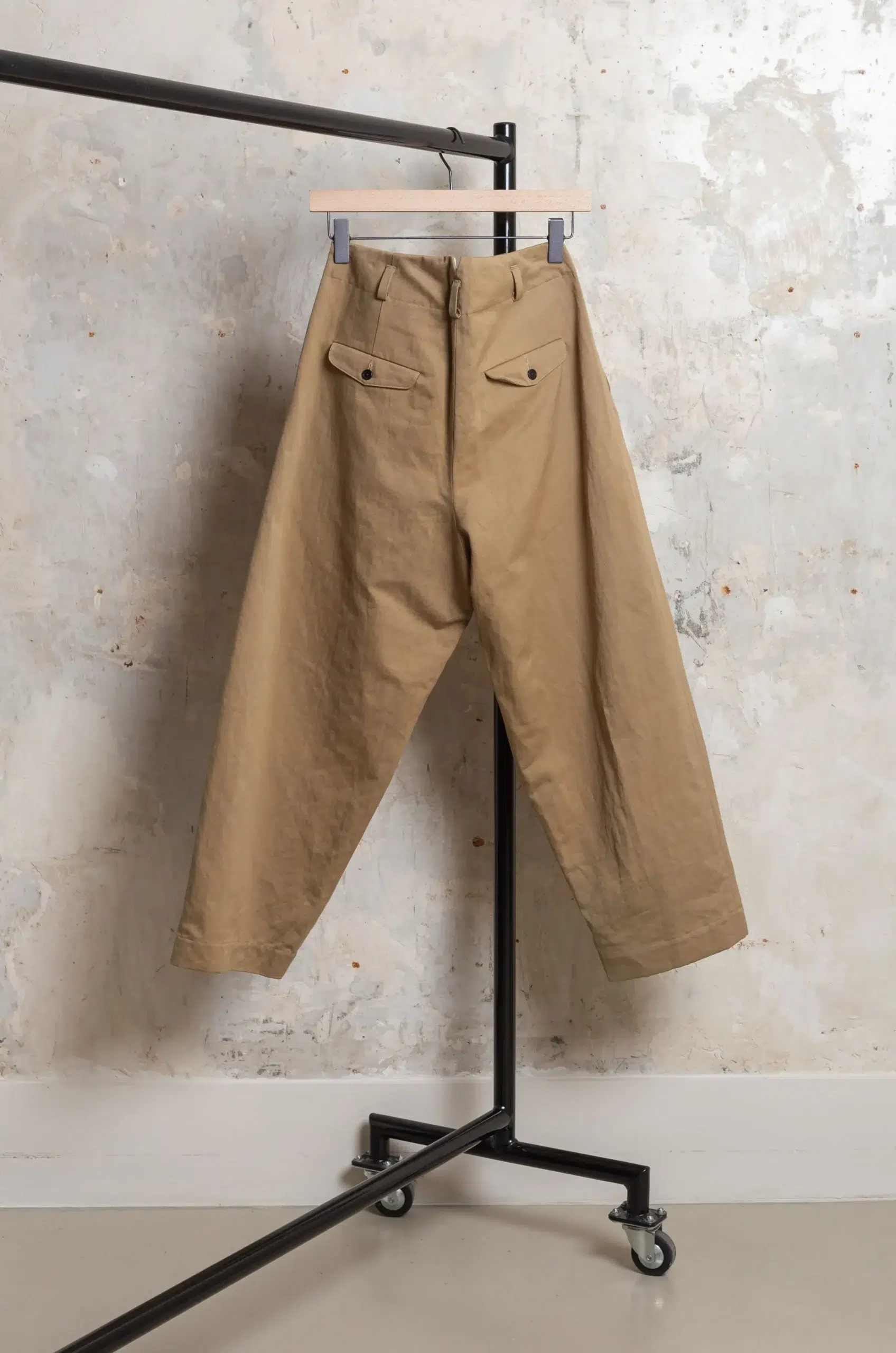 Evan Kinori - Two Pleat Pant - Khaki (Natural Gallnut Dye)