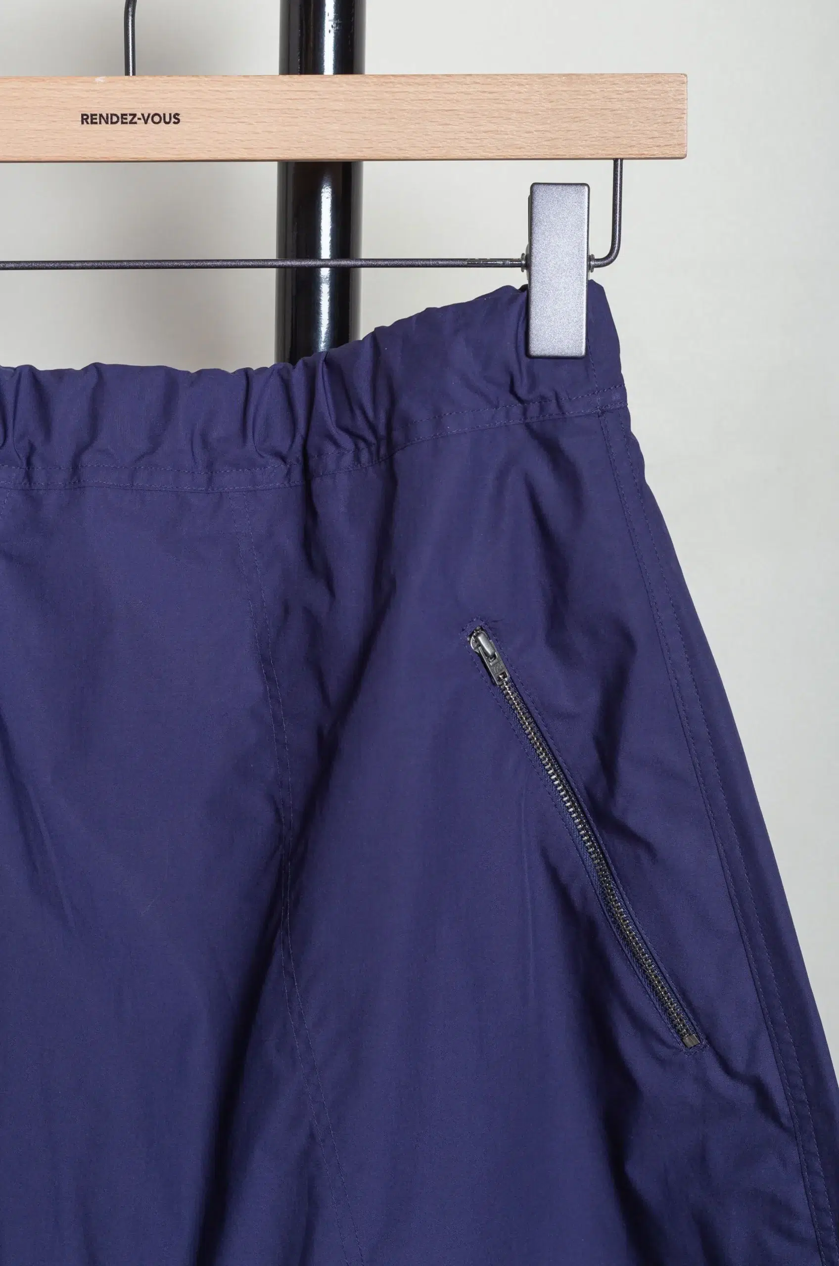 Sofie D'Hoore - POND relaxed w. zippockets extra low crotch short - INK