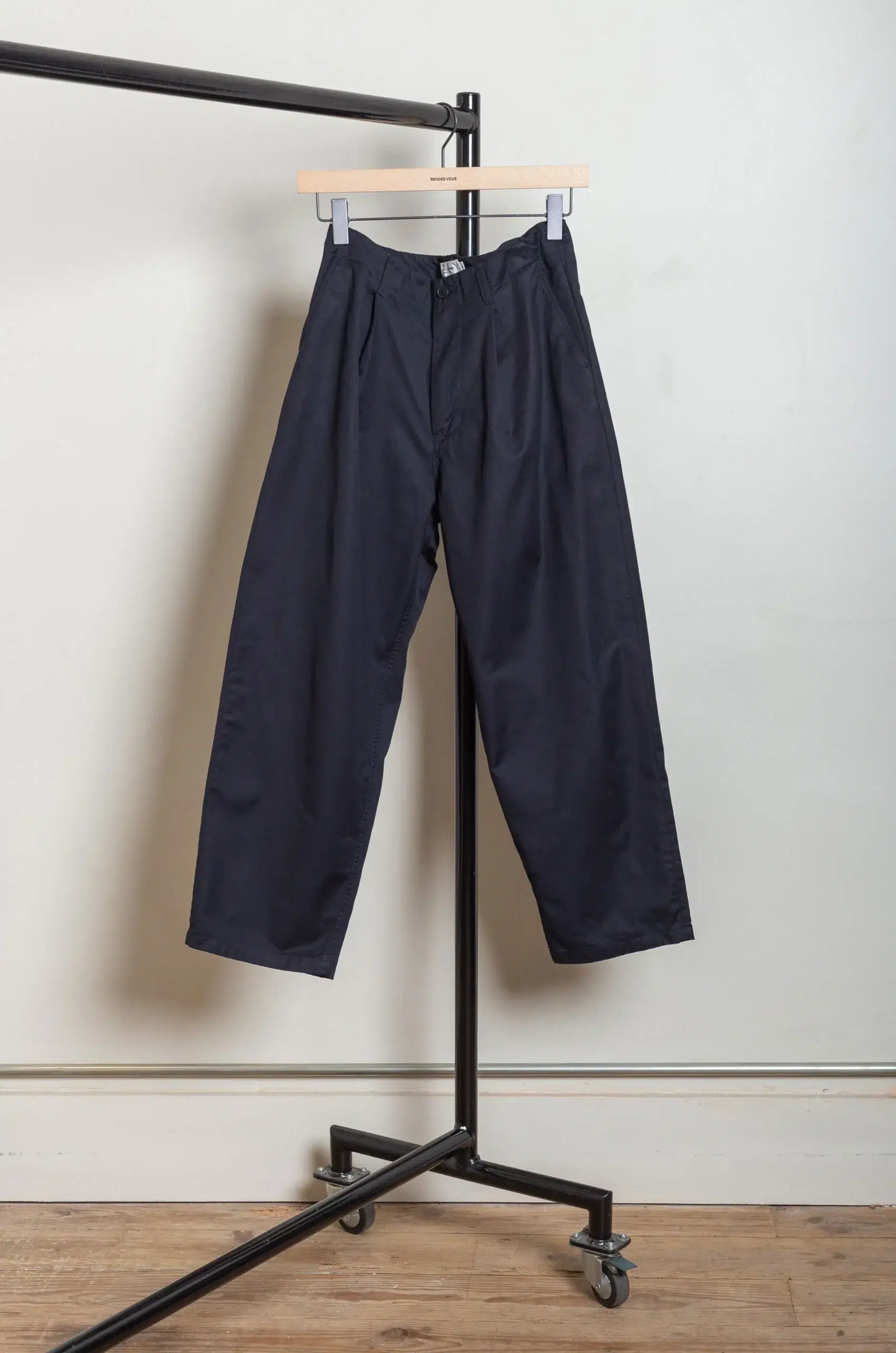 Still By Hand - PT02261OS Selvedge 1 pleat pants - BLACK NAVY