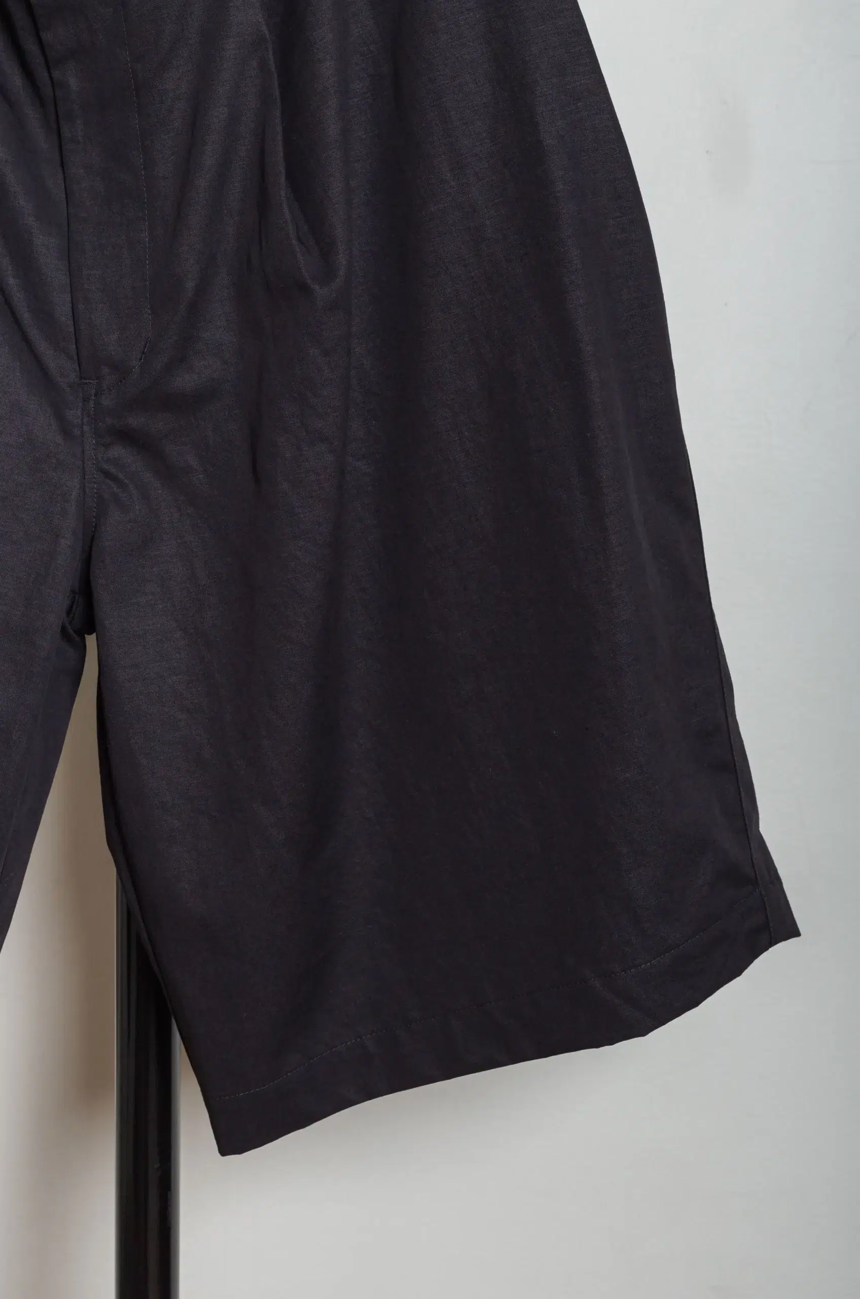 Still By Hand - PT10261OS Linen mixed wide shorts - BLACK