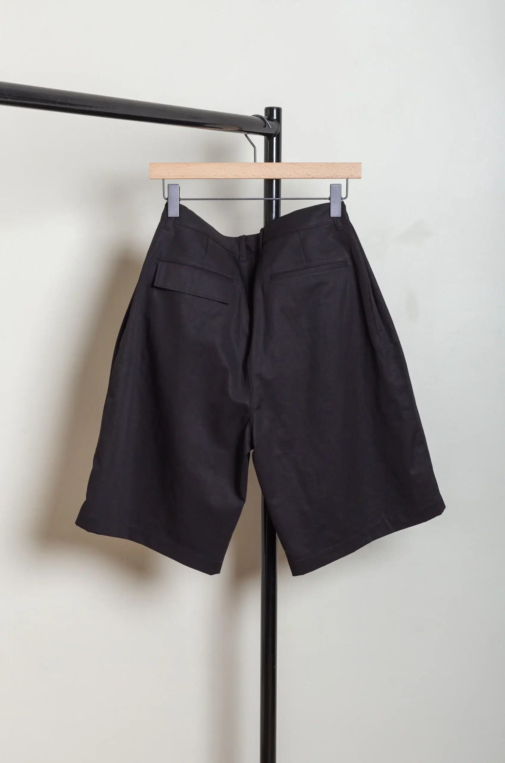 Still By Hand - PT10261OS Linen mixed wide shorts - BLACK