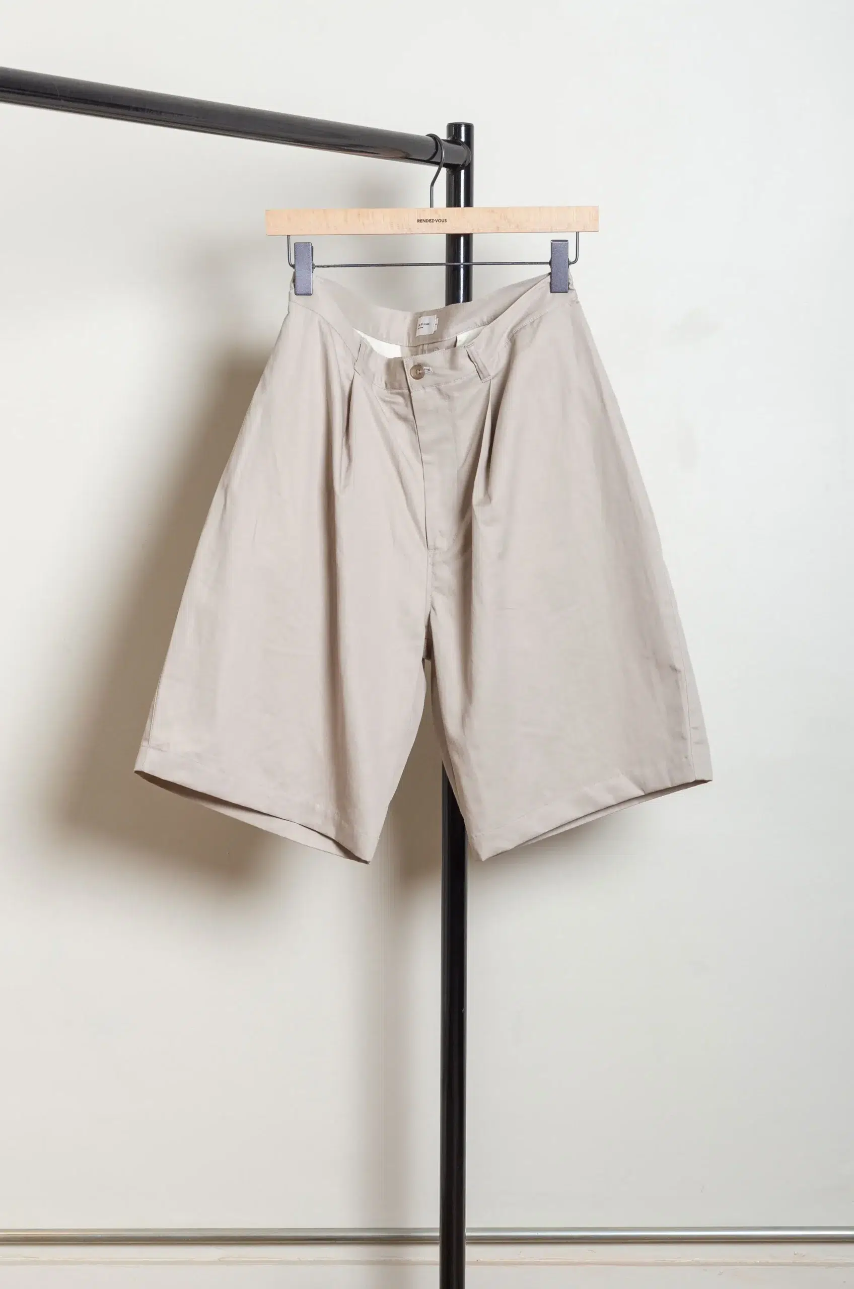 Still By Hand - PT10261OS Linen mixed wide shorts - TAUPE
