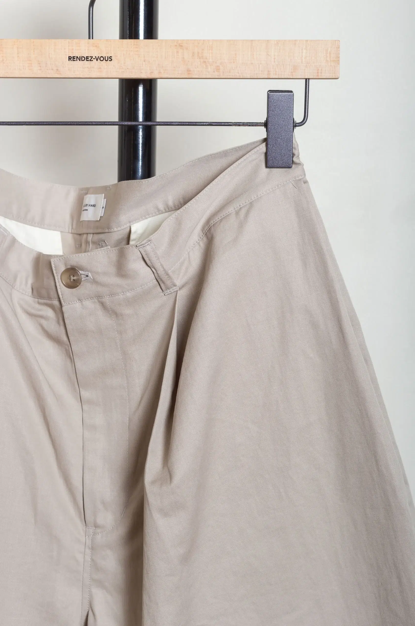 Still By Hand - PT10261OS Linen mixed wide shorts - TAUPE