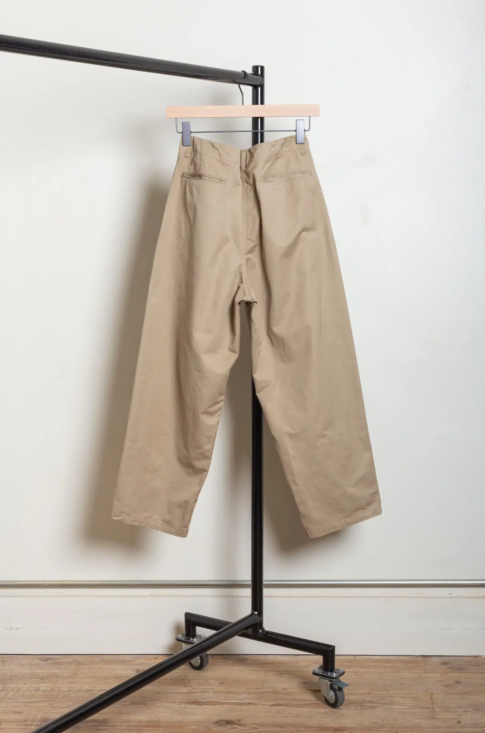 Still By Hand - PT02261OS Selvedge 1 pleat pants - BEIGE