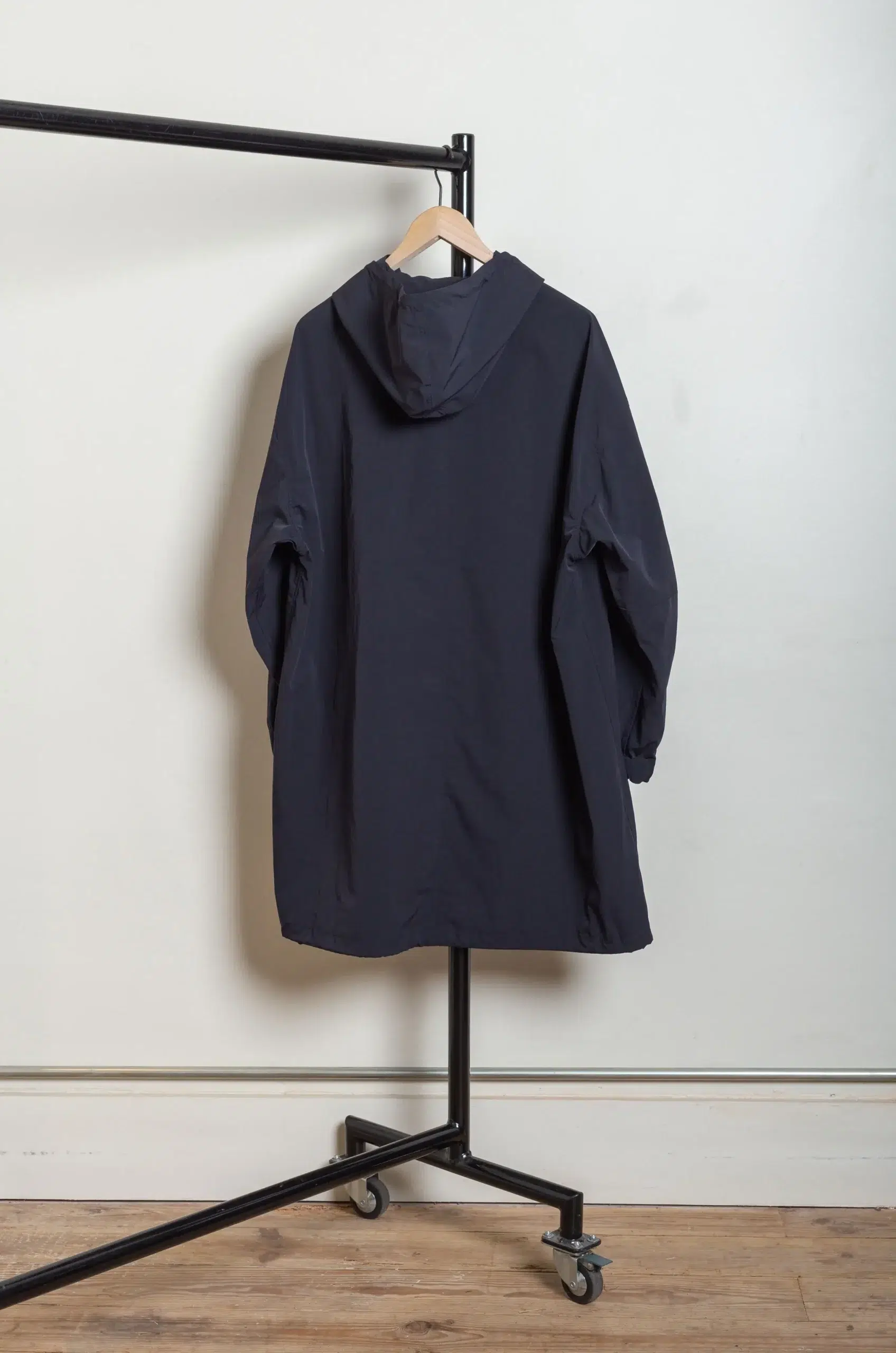 Still By Hand - CO03261OS Hooded nylon coat - INK BLACK
