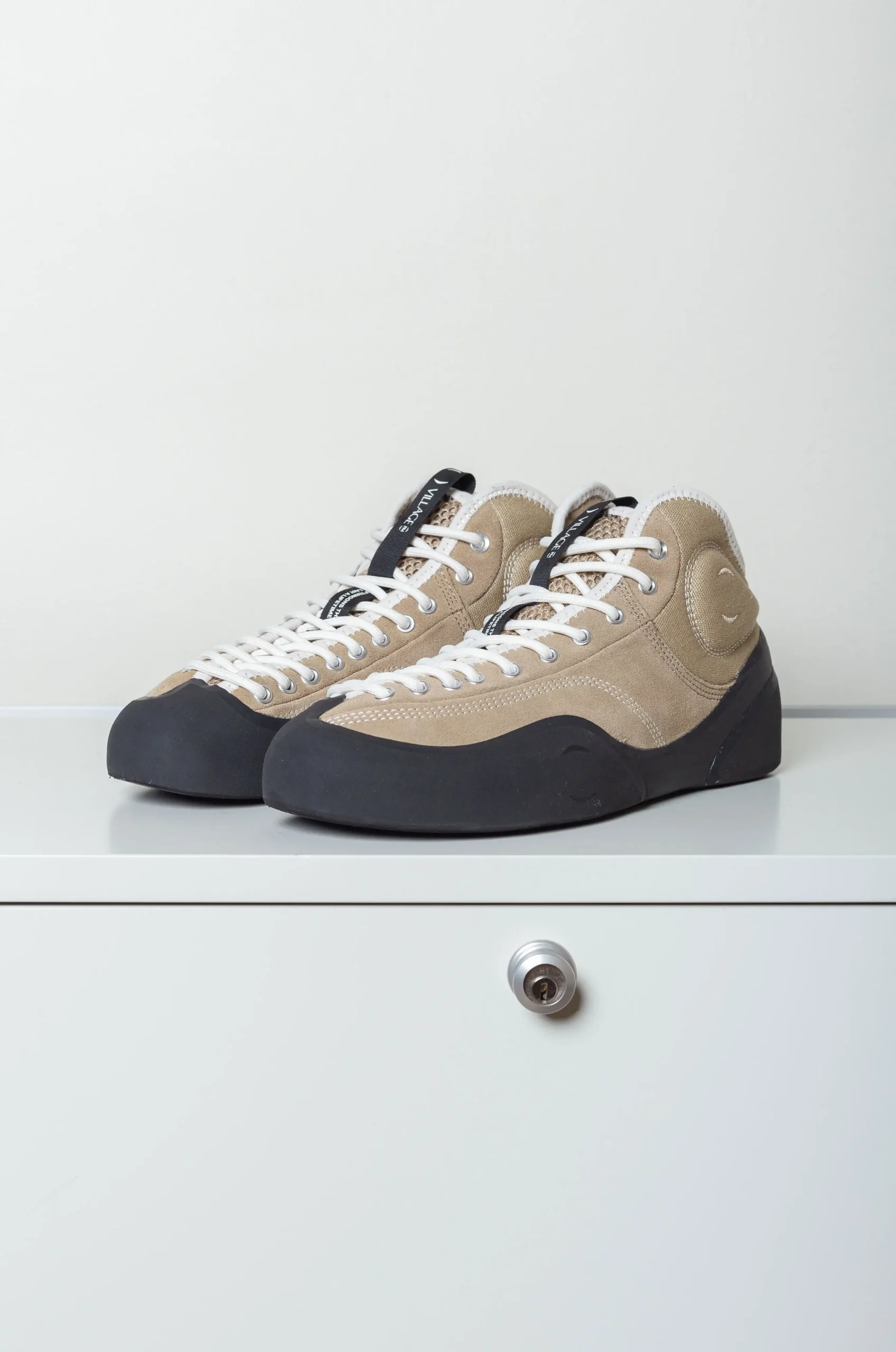 VILLAGE - 1PM MID Shoes - Sand / Natural Black