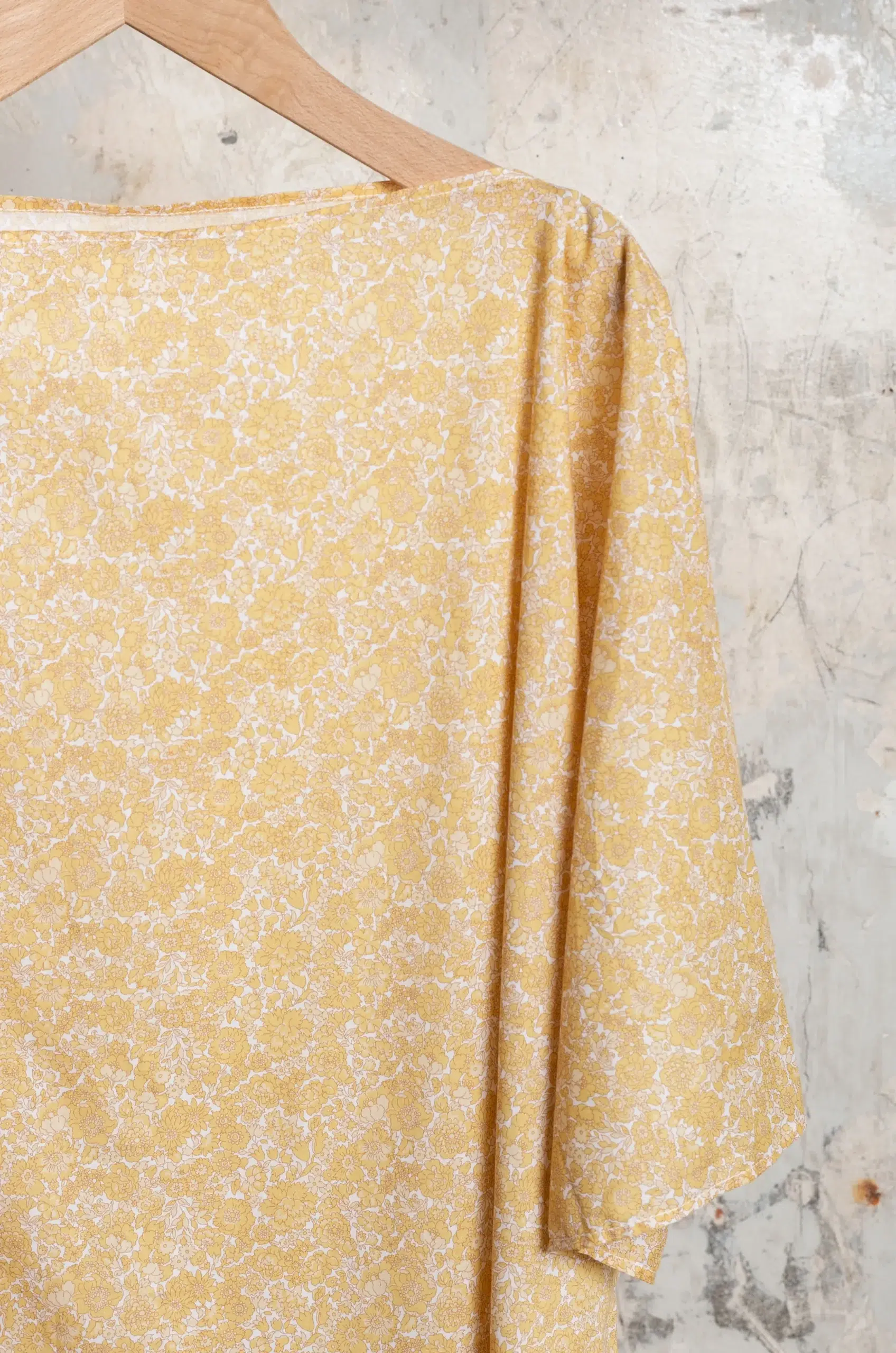 Whiteread - ARAMBER RELAXED SLEEVE TOP WR085-BF - BUTTER FLORA