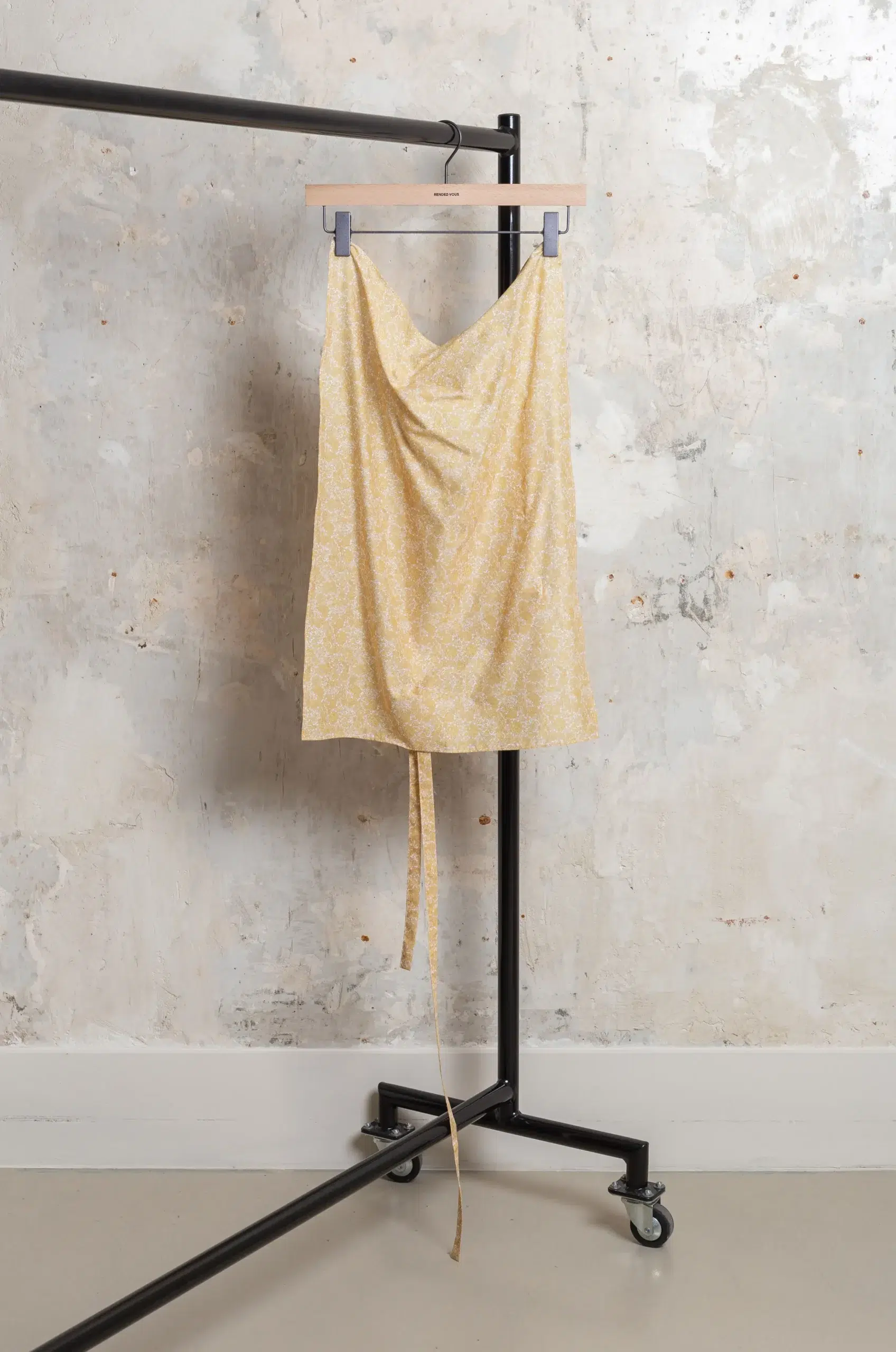 Whiteread - ENA SHORT CROSS BACK APRON TOP WR083-BF - BUTTER FLORA