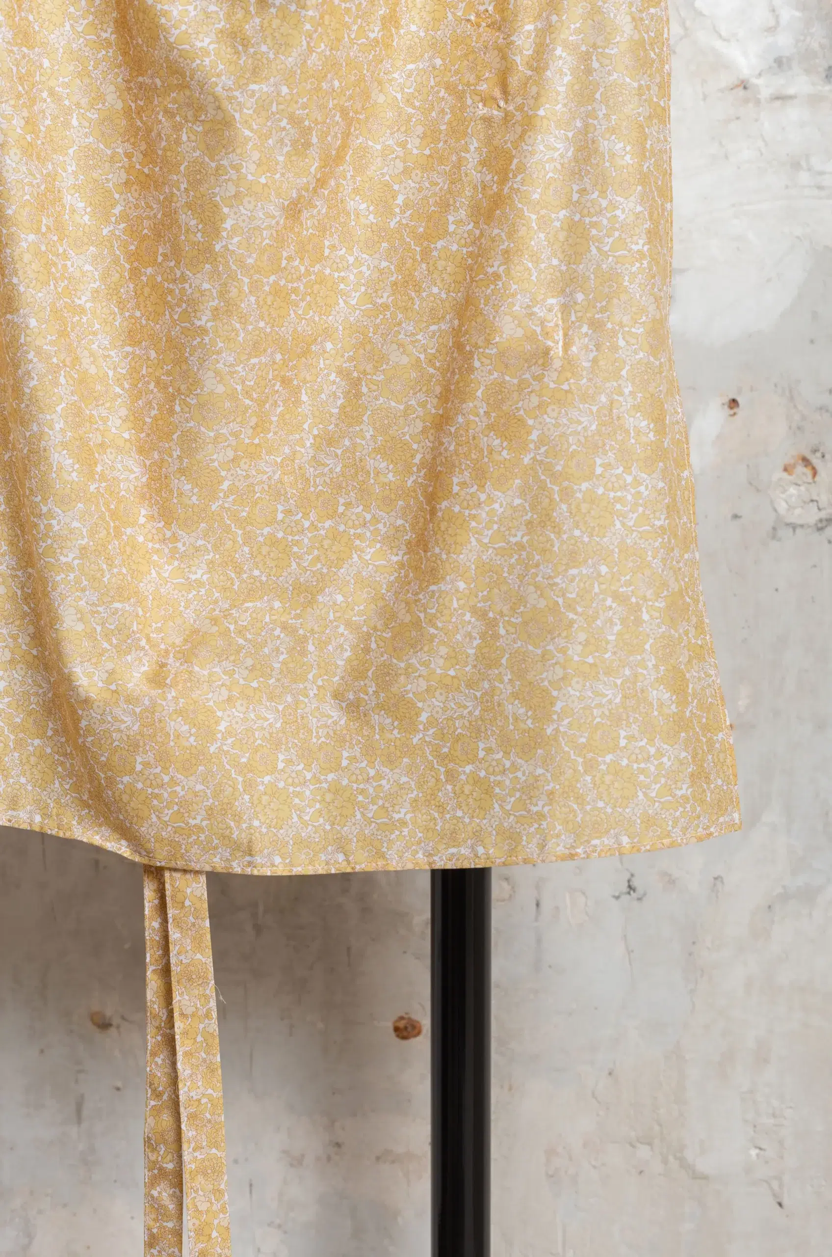 Whiteread - ENA SHORT CROSS BACK APRON TOP WR083-BF - BUTTER FLORA