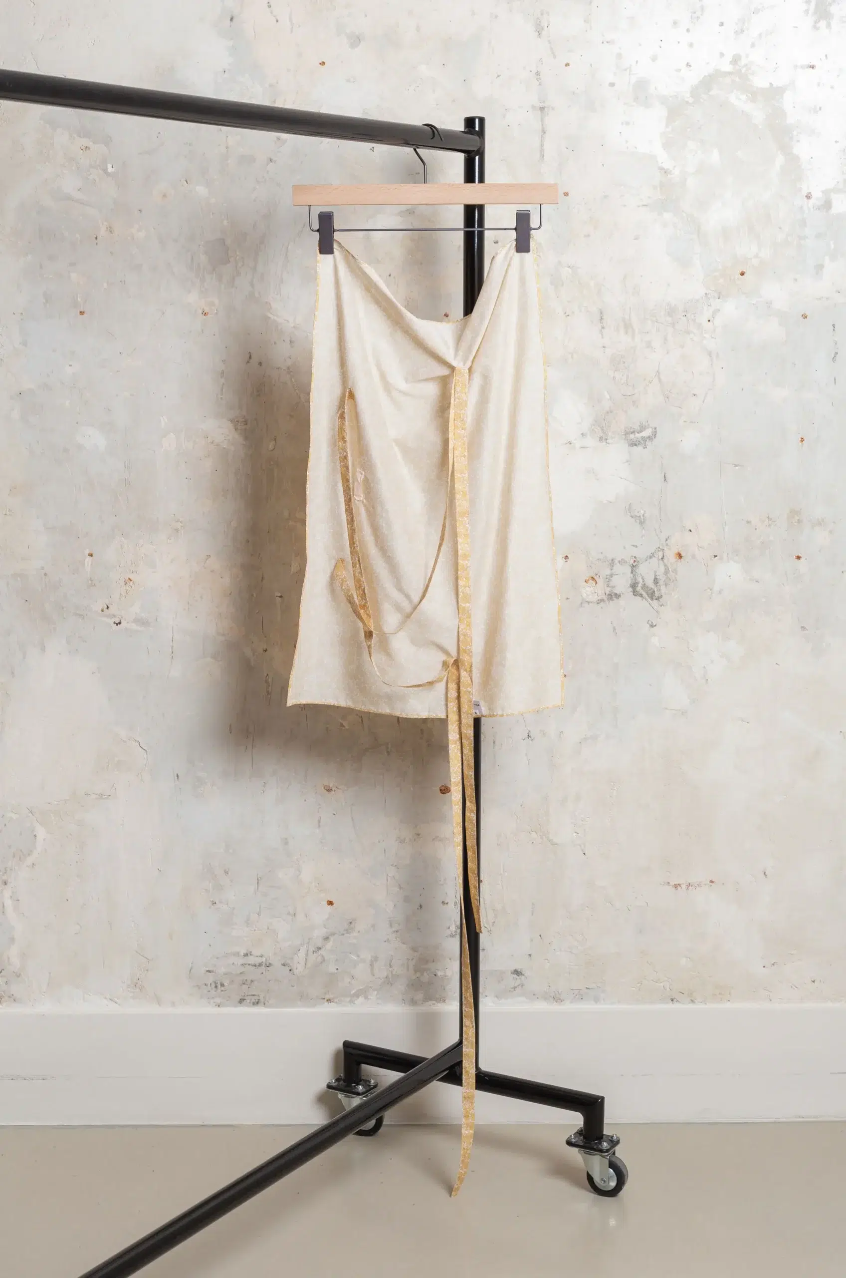 Whiteread - ENA SHORT CROSS BACK APRON TOP WR083-BF - BUTTER FLORA