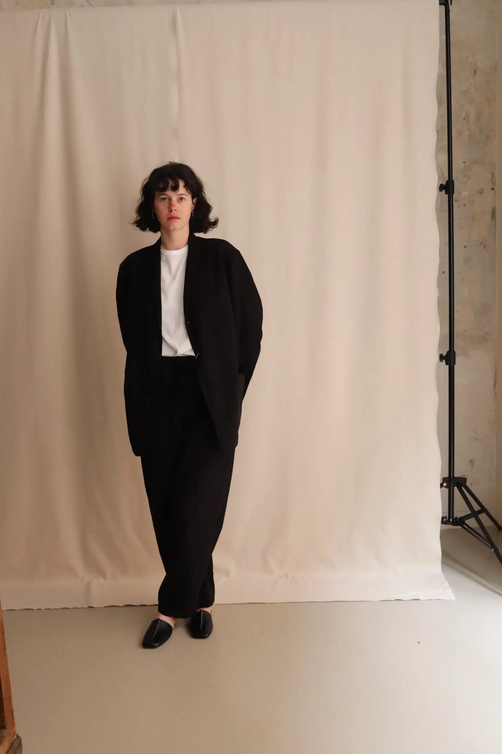 Comoli - COTTON DUCK TAPERED PANTS D01-03010 - BLACK