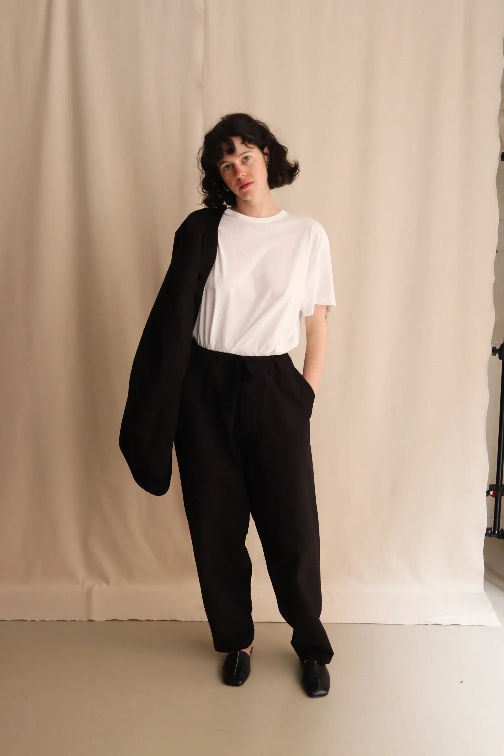 Comoli - COTTON DUCK TAPERED PANTS D01-03010 - BLACK