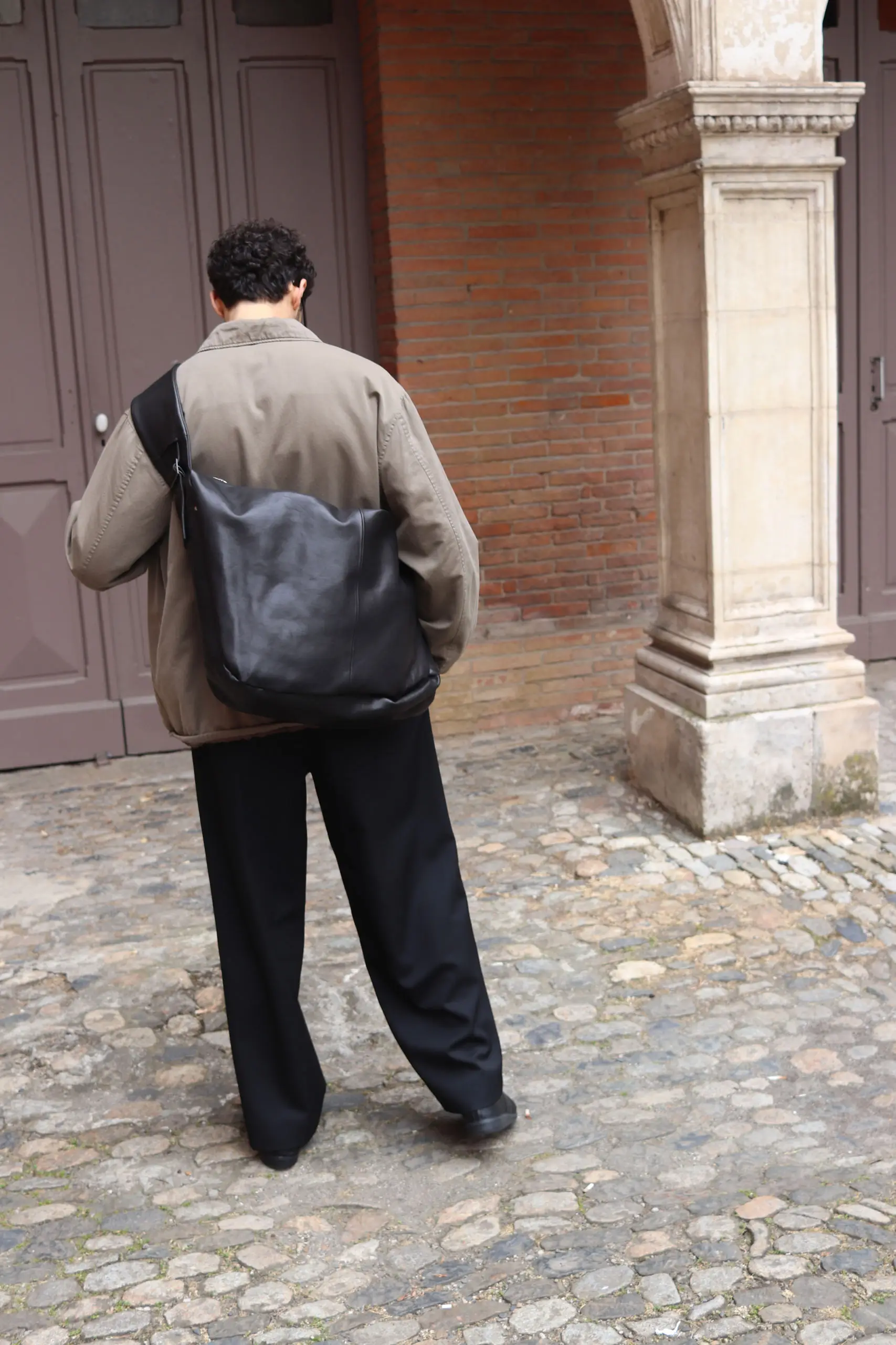 STEIN - SHIRRING HANDLE LEATHER SHOULDER BAG ST.1509 - BLACK