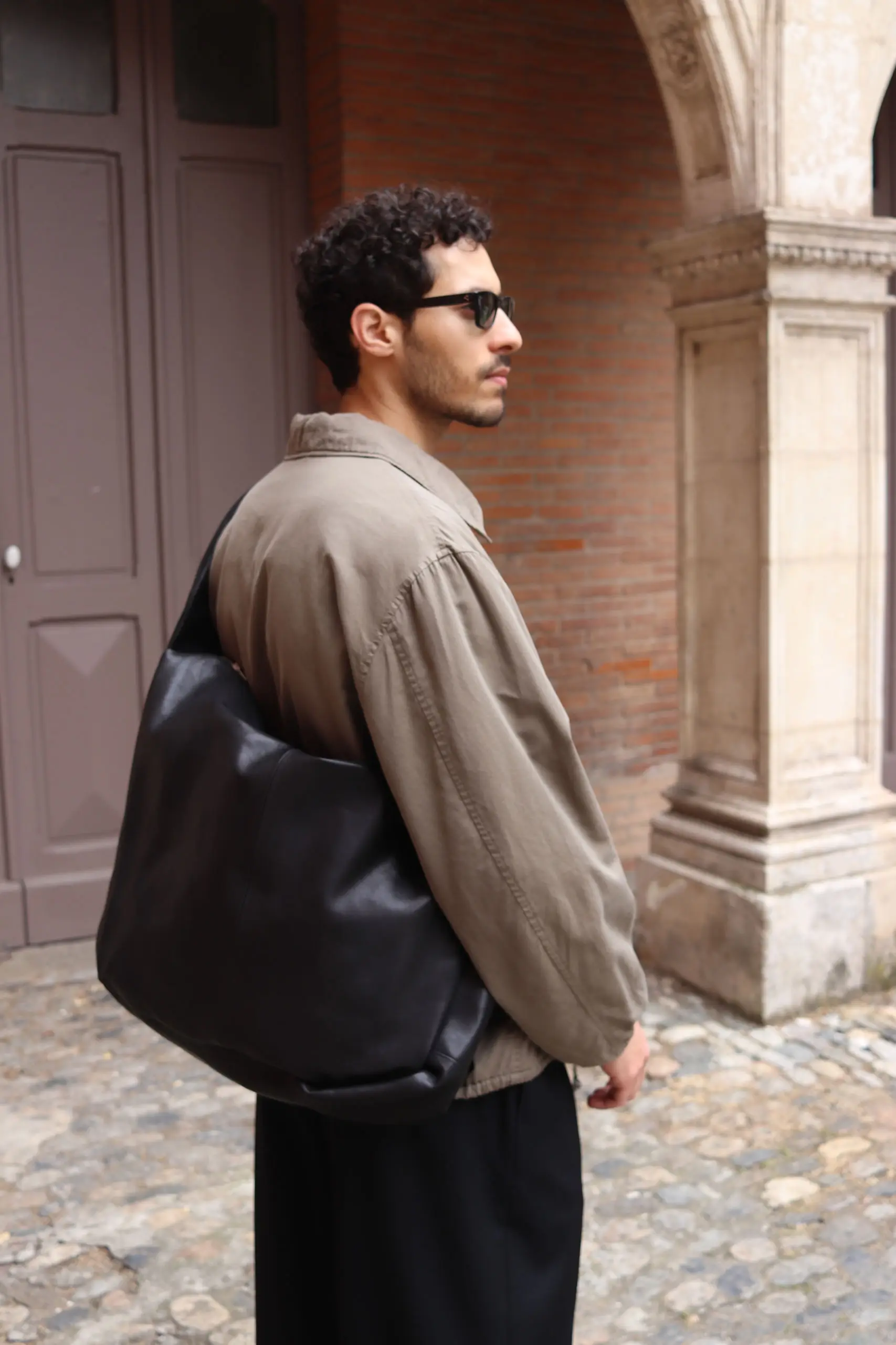 STEIN - SHIRRING HANDLE LEATHER SHOULDER BAG ST.1509 - BLACK