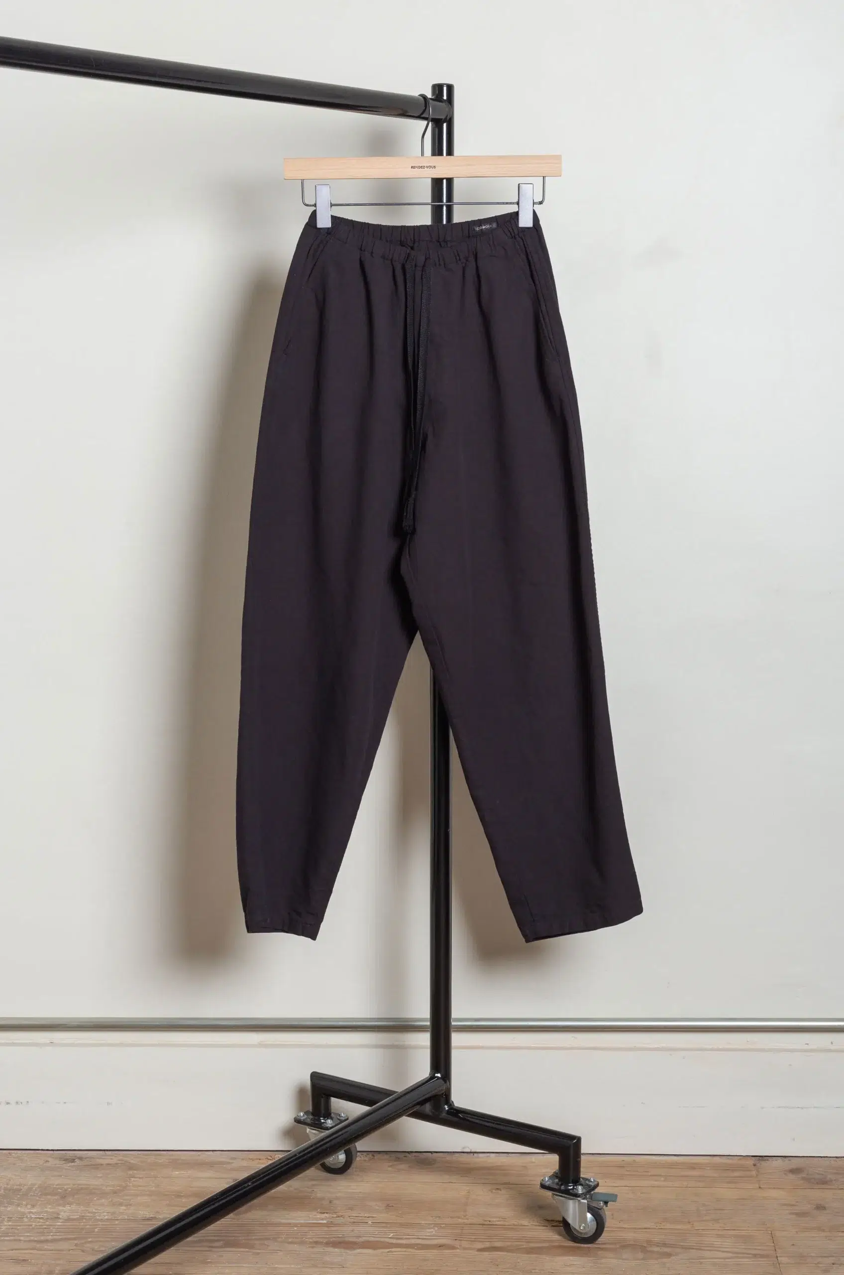 Comoli - COTTON DUCK TAPERED PANTS D01-03010 - BLACK