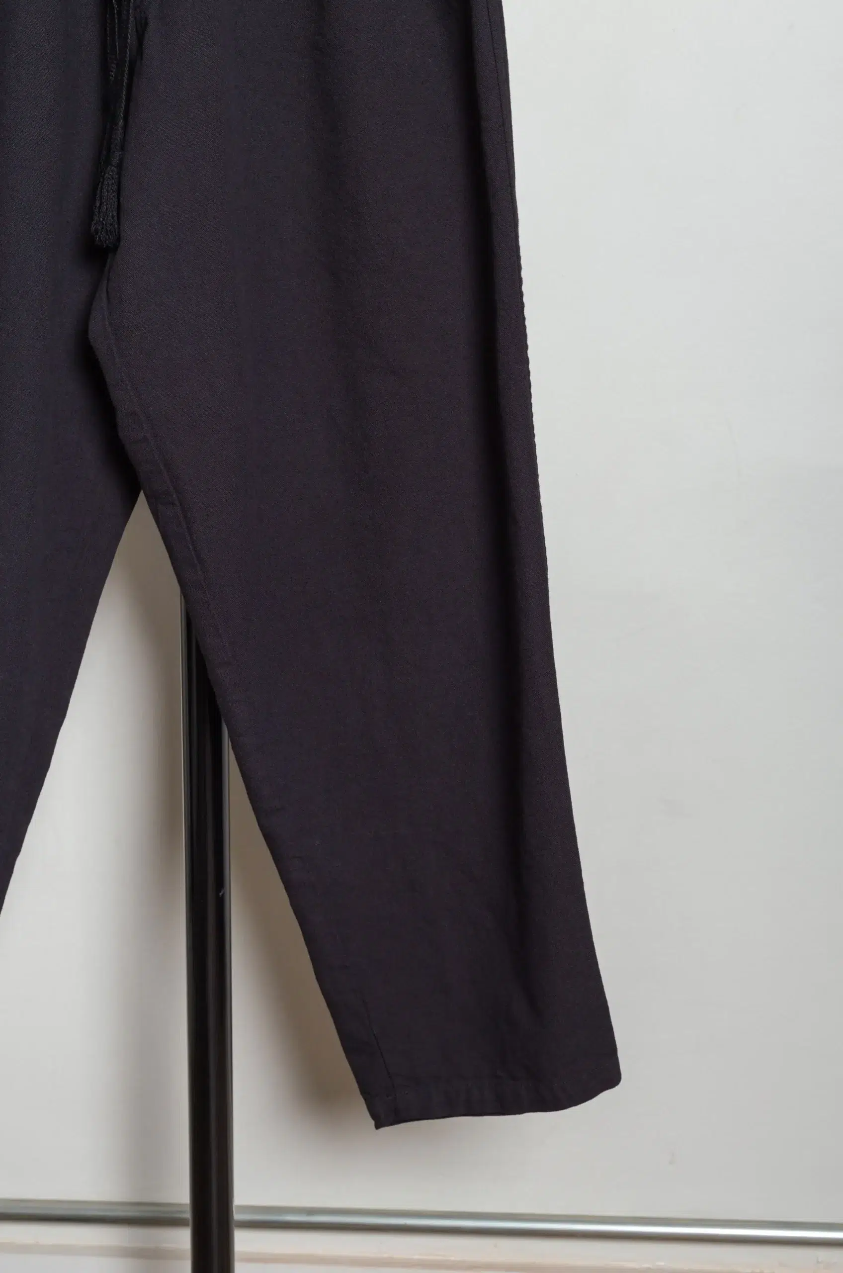 Comoli - COTTON DUCK TAPERED PANTS D01-03010 - BLACK