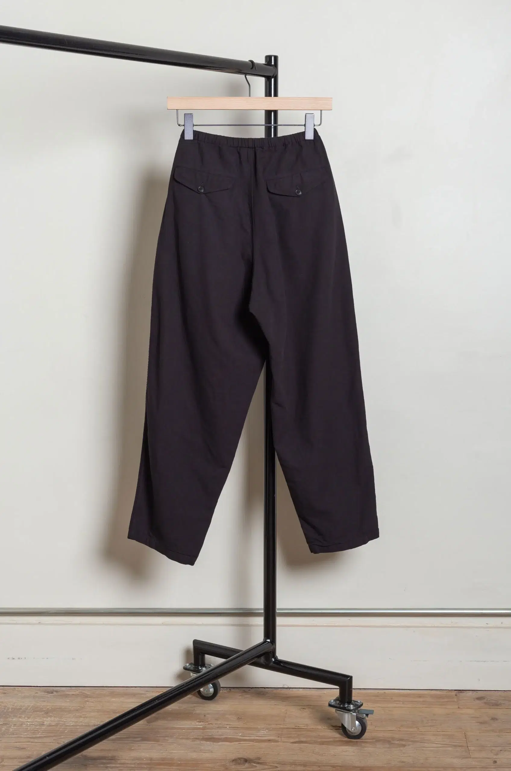 Comoli - COTTON DUCK TAPERED PANTS D01-03010 - BLACK