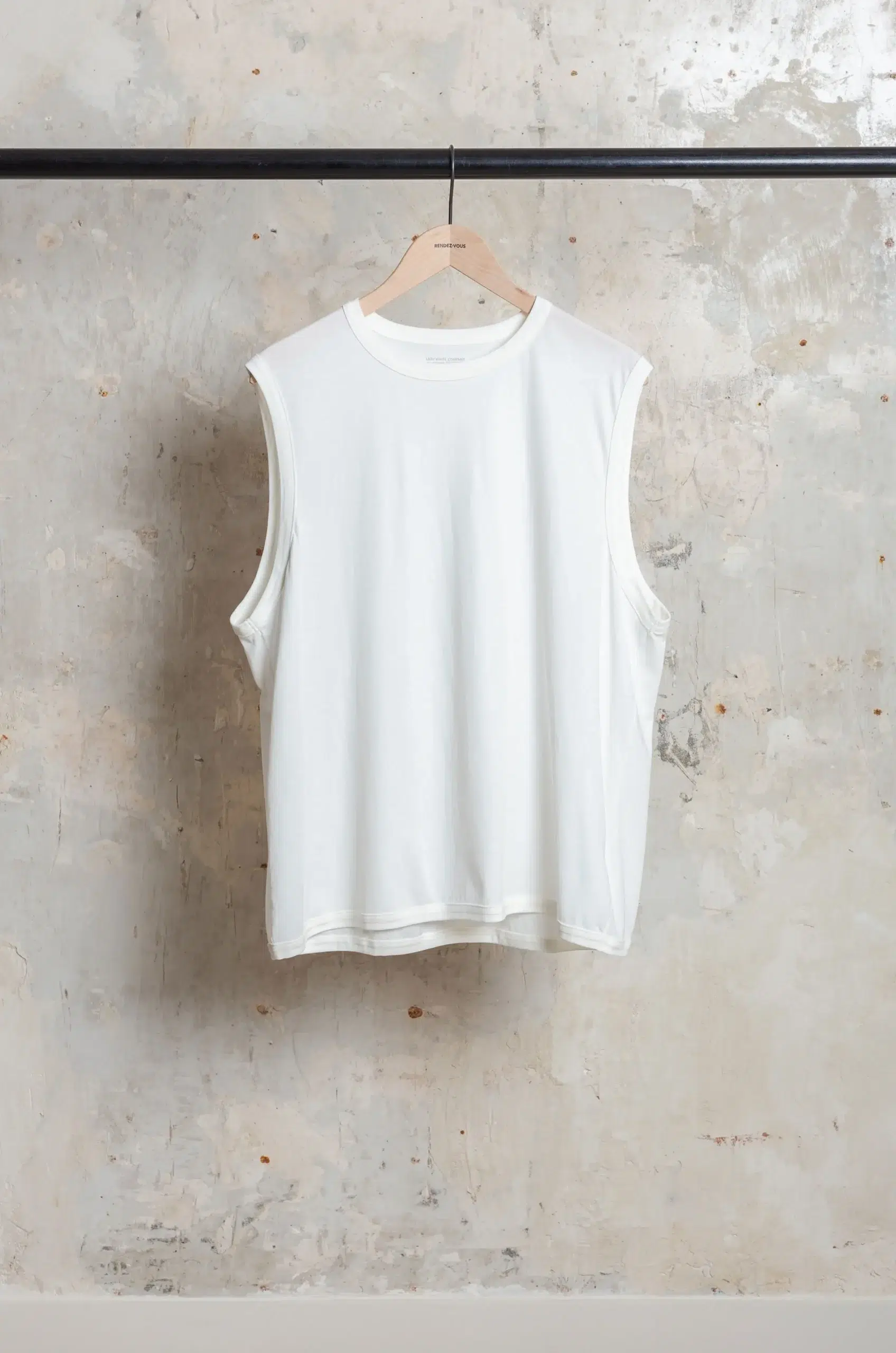 Lady White - SLEEVELESS T-SHIRT - WHITE