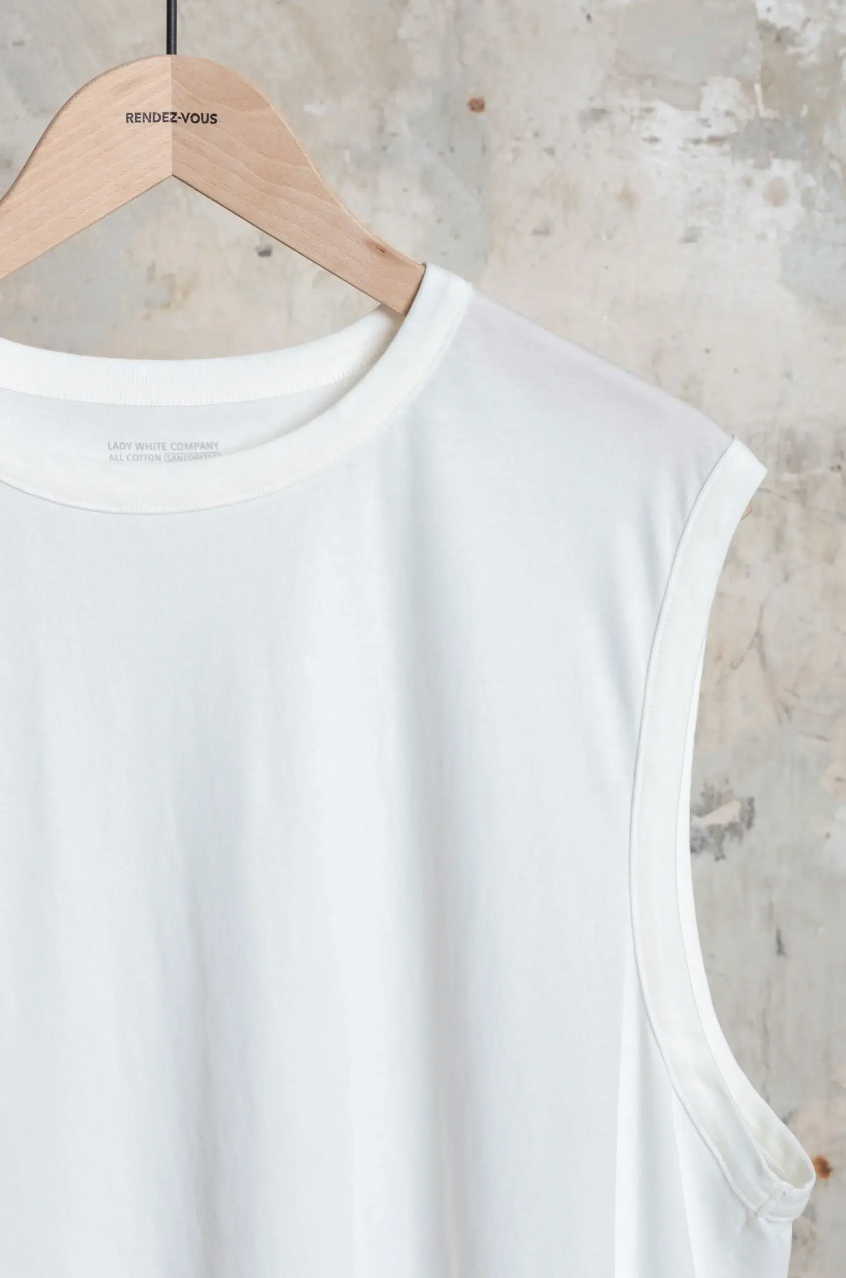 Lady White - SLEEVELESS T-SHIRT - WHITE