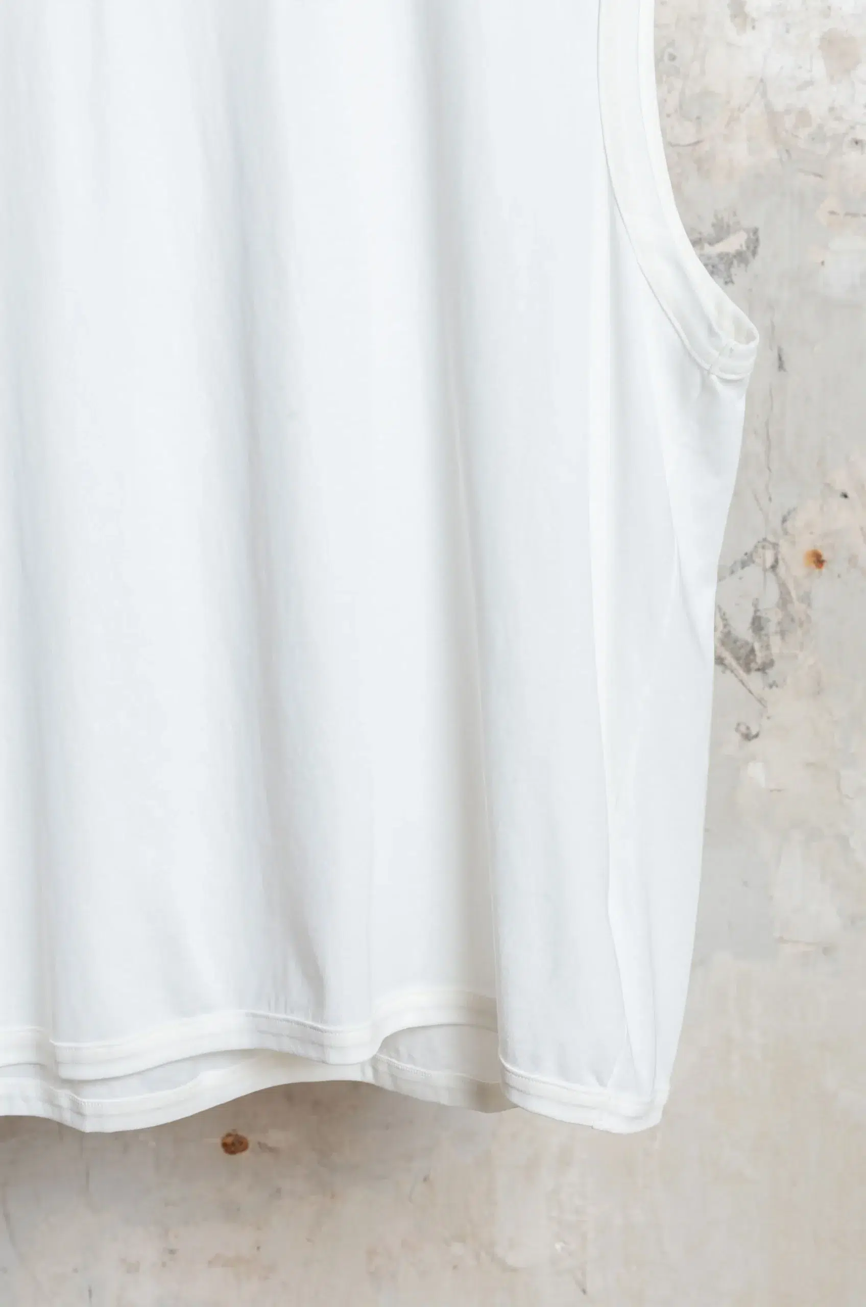 Lady White - SLEEVELESS T-SHIRT - WHITE