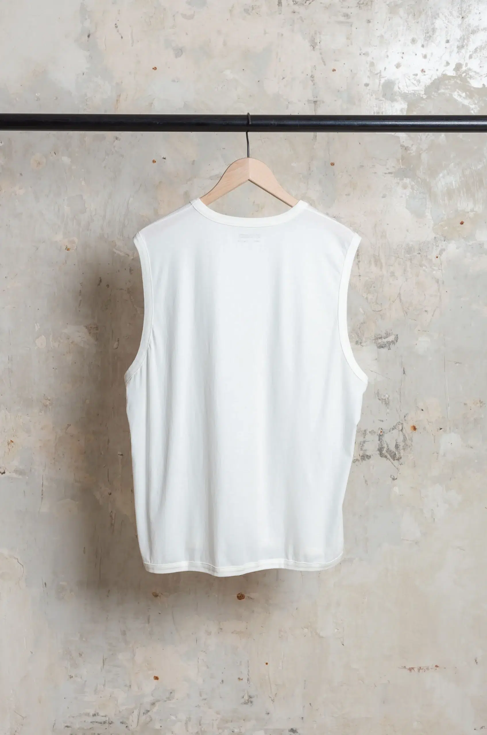 Lady White - SLEEVELESS T-SHIRT - WHITE