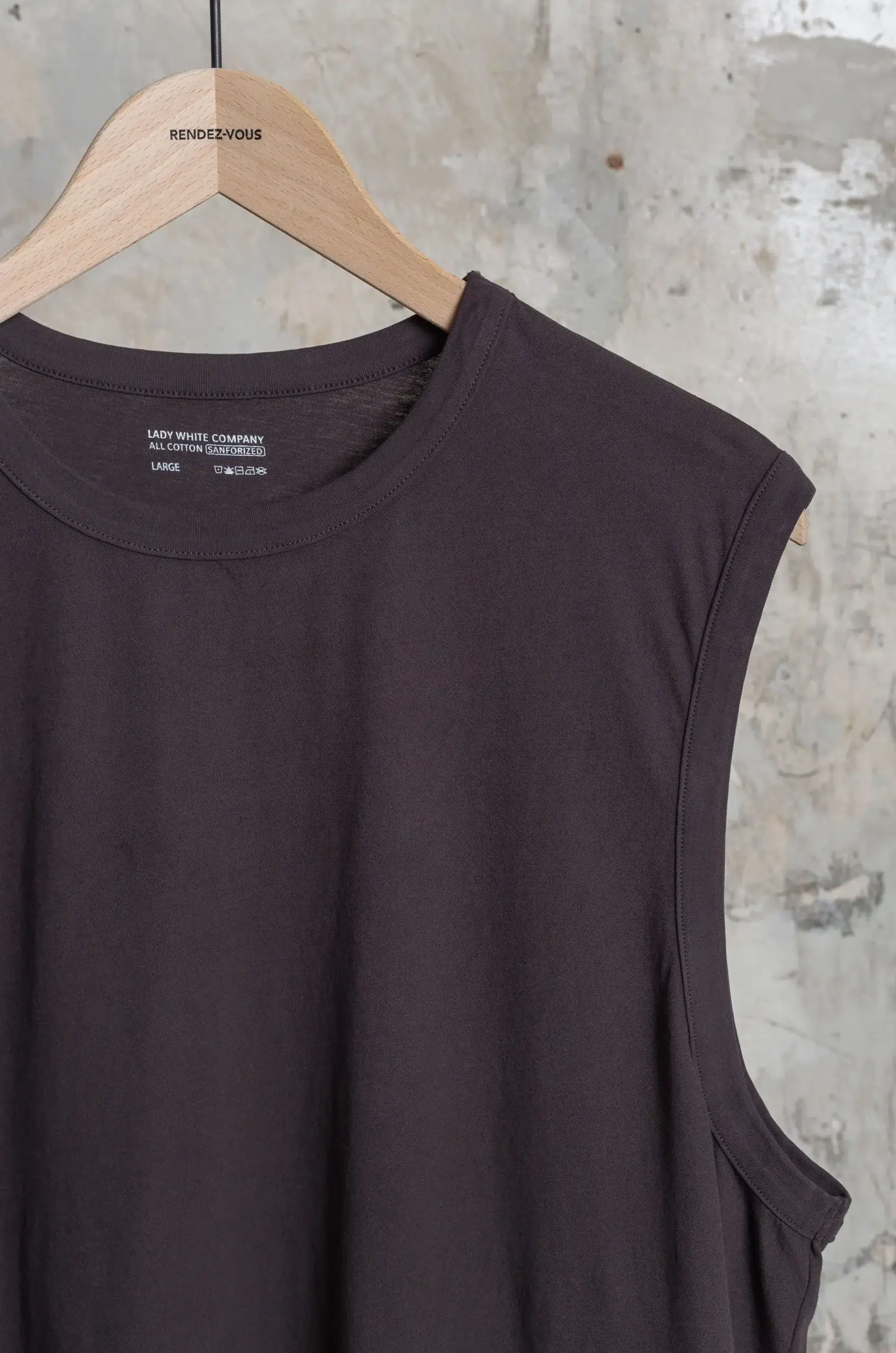 Lady White - SLEEVELESS T-SHIRT - TIRE BLACK