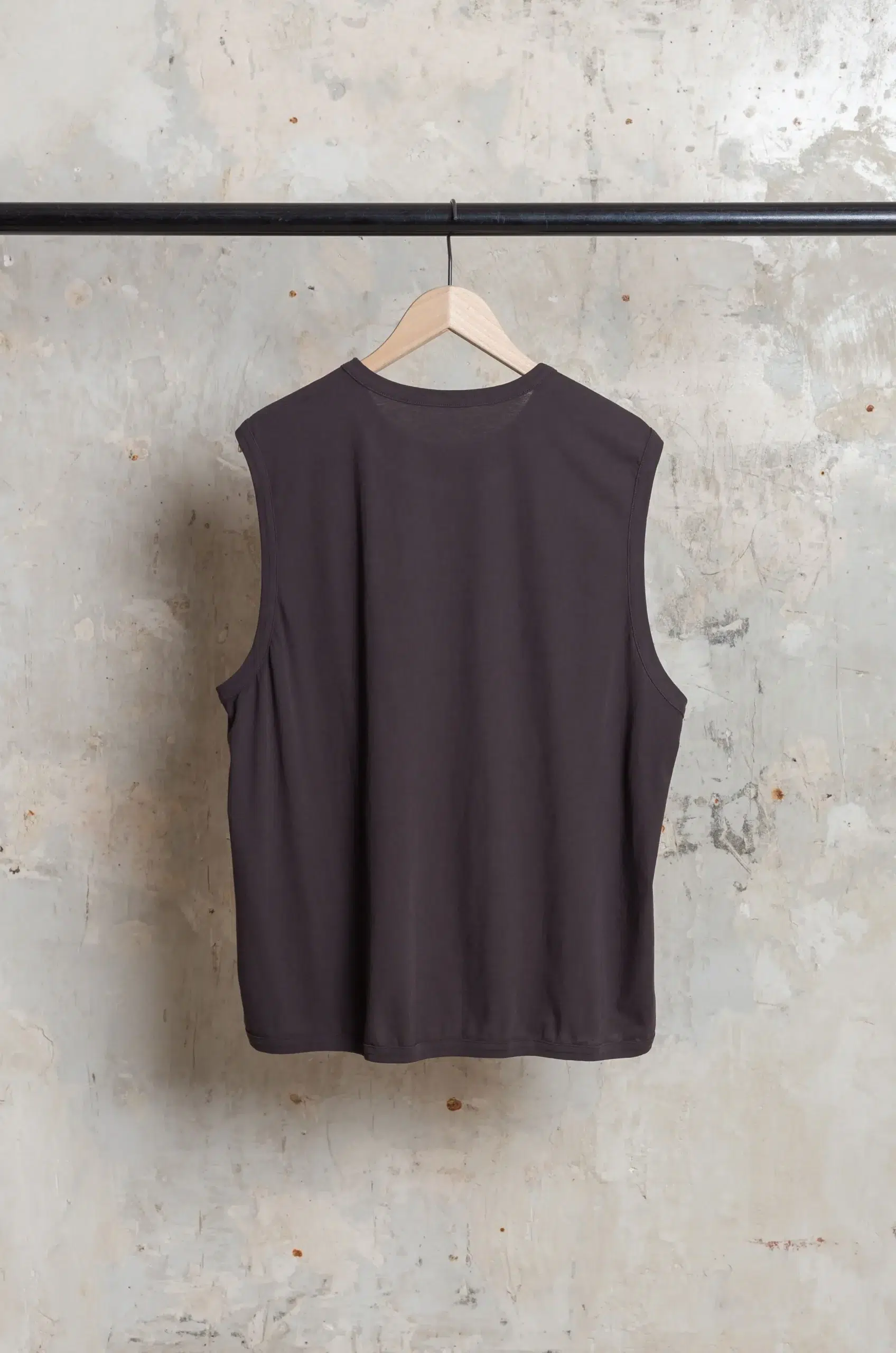 Lady White - SLEEVELESS T-SHIRT - TIRE BLACK