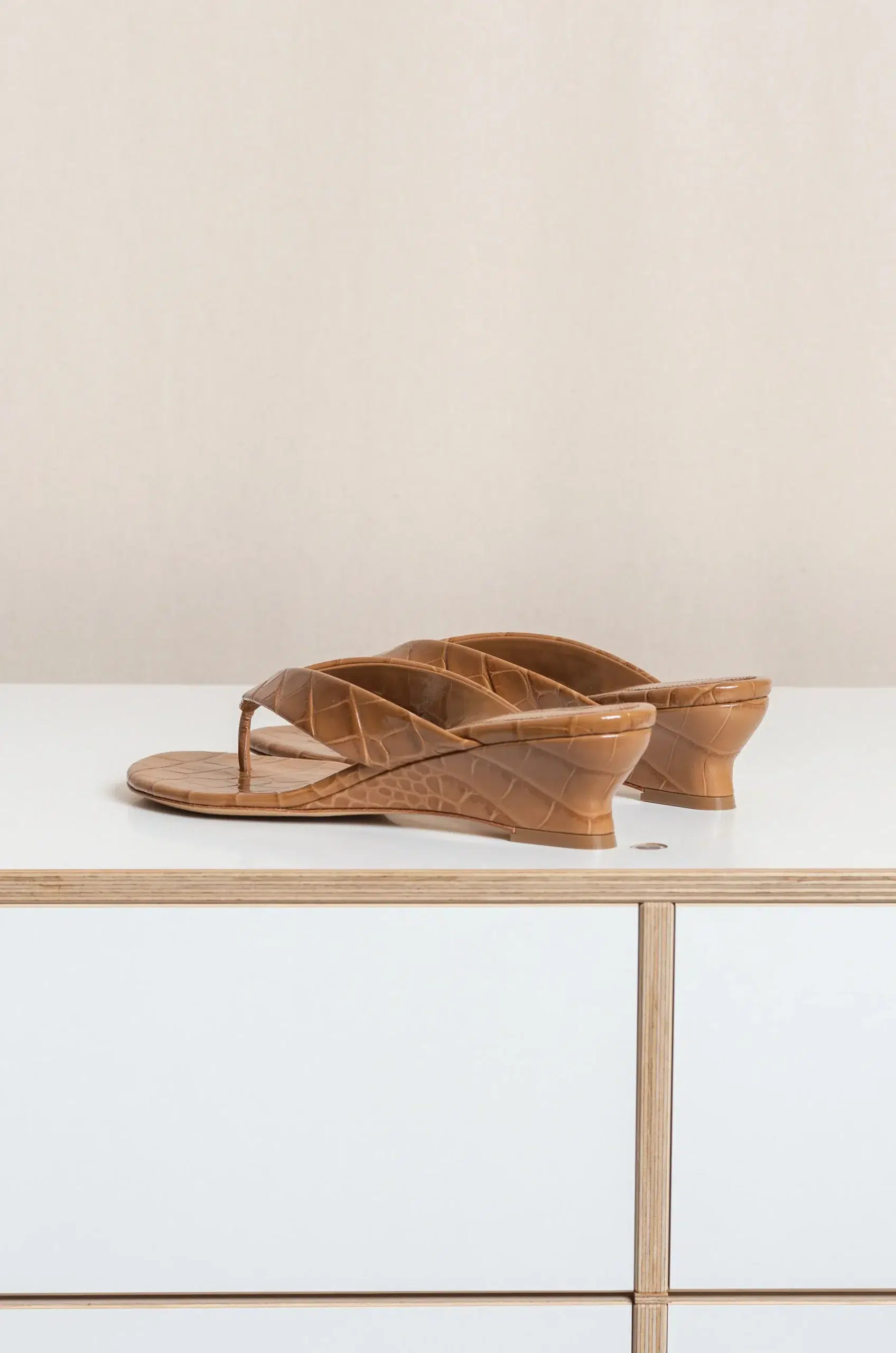 Le Monde Béryl - MICRO WEDGE THONG - BROWN