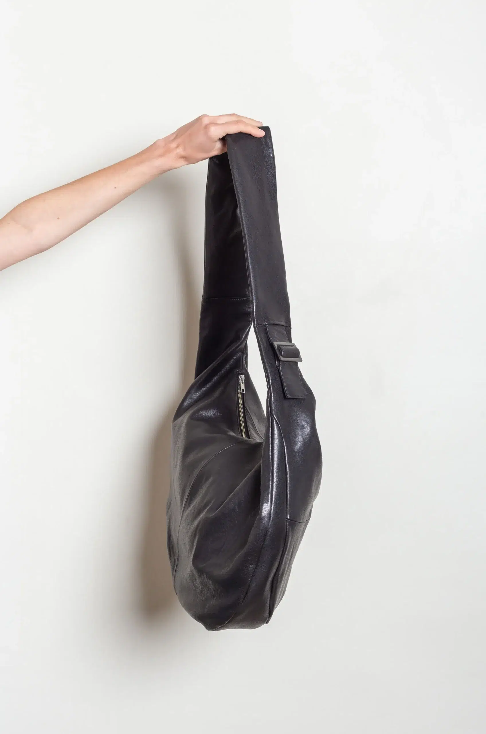 STEIN - TWIST SHOULDER BAG ST.1507 - BLACK