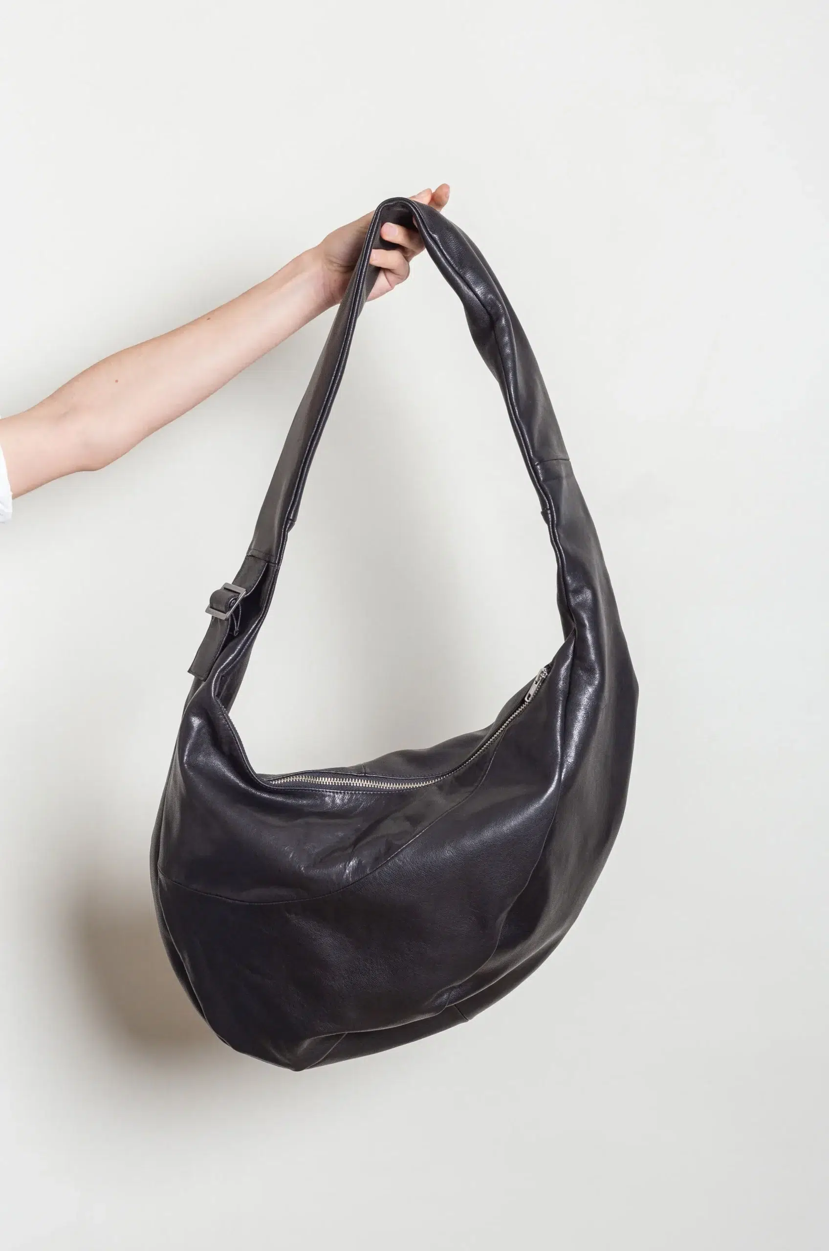 STEIN - TWIST SHOULDER BAG ST.1507 - BLACK