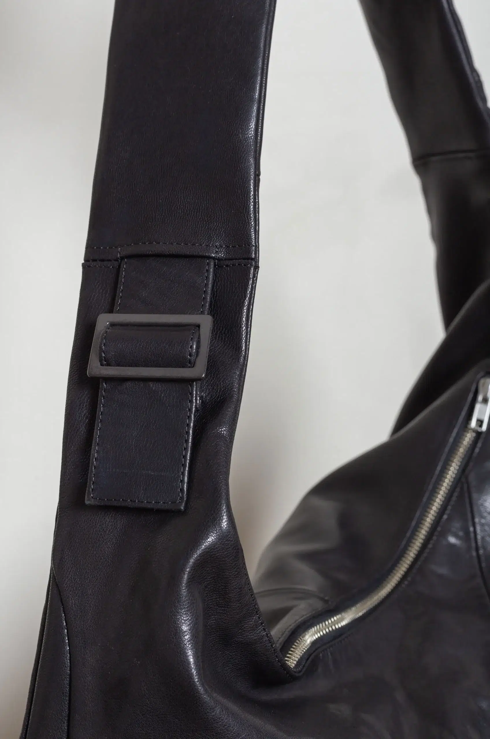 STEIN - TWIST SHOULDER BAG ST.1507 - BLACK