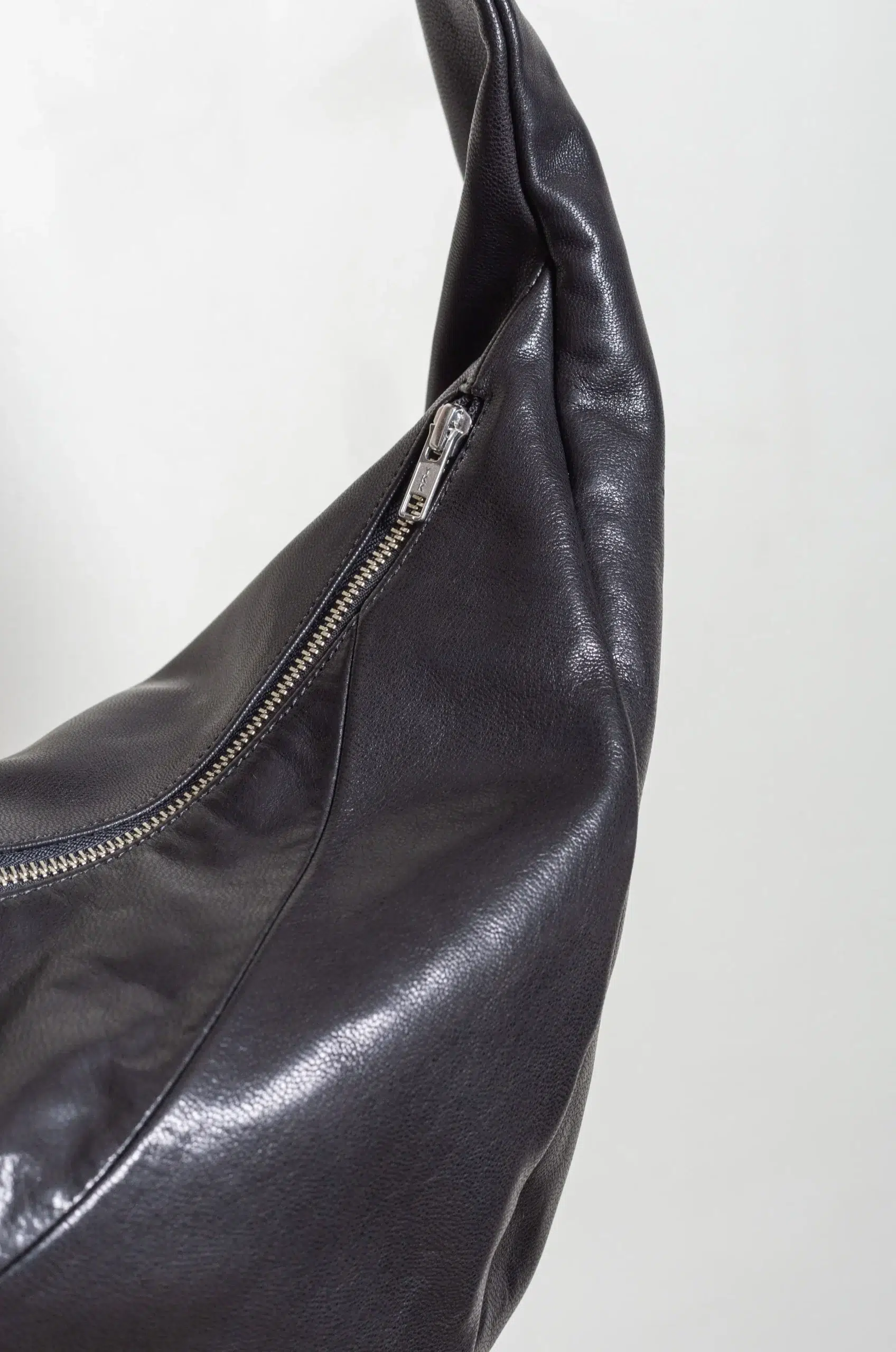 STEIN - TWIST SHOULDER BAG ST.1507 - BLACK